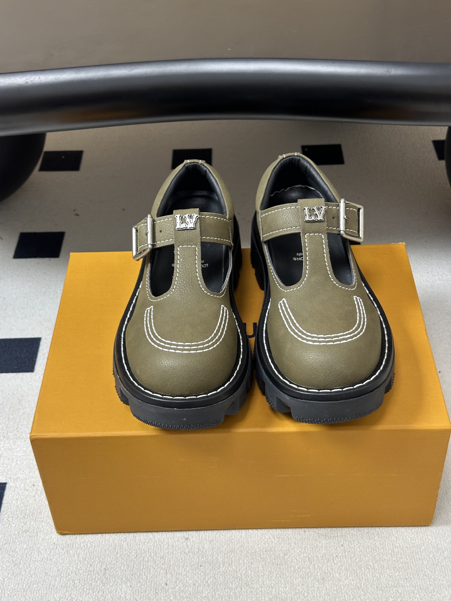 26Ss早秋新款Louis vuiteeon LV BUBBLE 玛丽珍情侣款厚底小皮鞋乐福鞋 LV Bubble 系带 26Ss早秋新款Louis vuiteeon LV BUBBLE 玛丽珍情侣款厚底小皮鞋乐福鞋 LV Bubble 系带