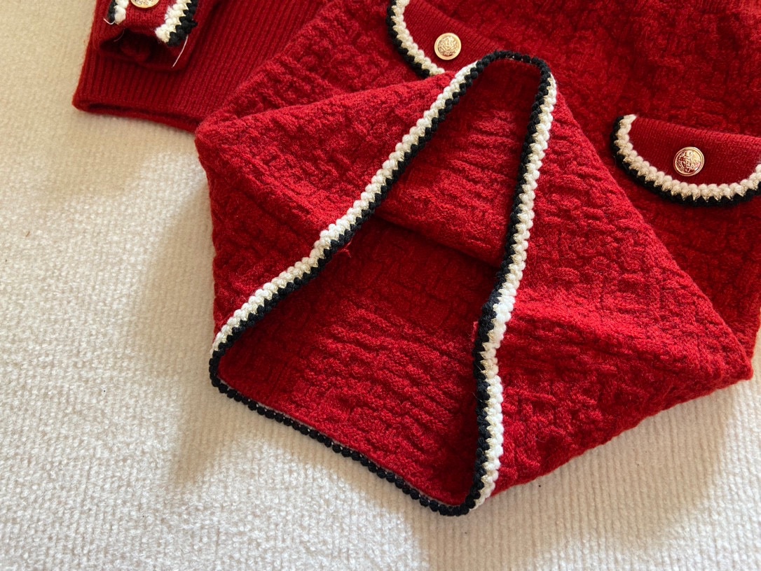 Chanel’s Fall/Winter Fragrance Knitwear Collection: Cozy Comfort in Cotton Needlecraft - 图片 8