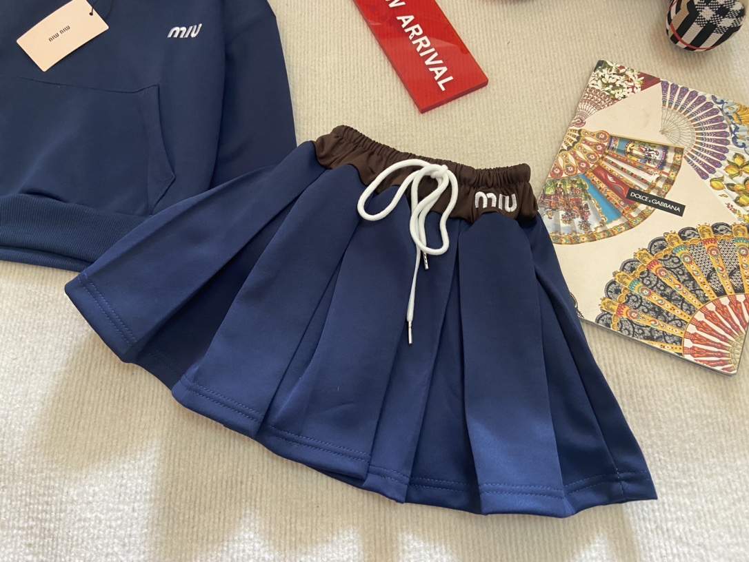 香奈儿 Chanel 高级成衣风衣外套及大衣服饰 #2AC0BFFE 5