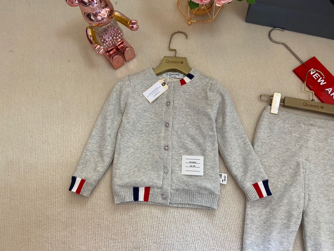 “High-Quality Thom Browne Baby Knitting: Xinjiang Velvet, Double-Layer Design, Perfect Gift for Babies” - 图片 2