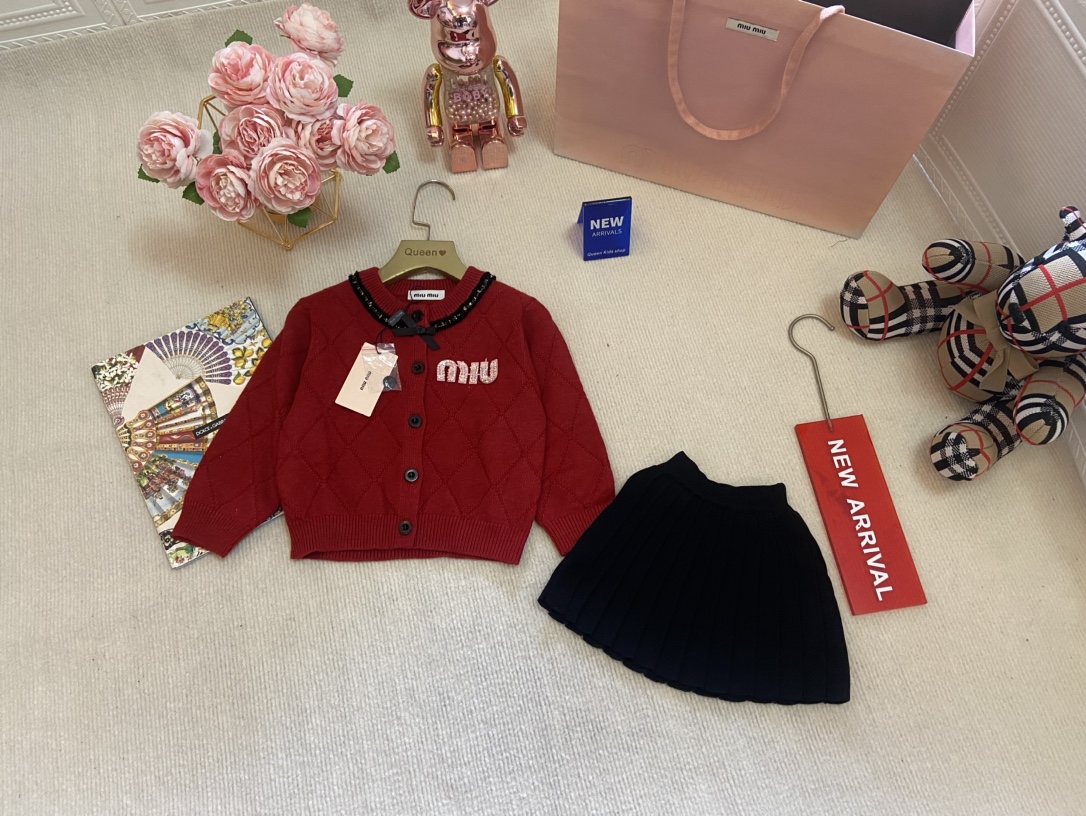 High-Quality Miu-Miu Baby Sweater Suit with Nail Bead Design for Full-Month Age Confidence - 图片 1