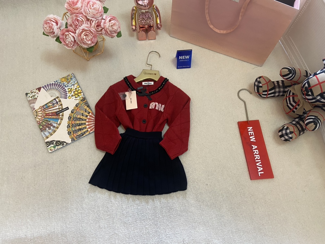 High-Quality Miu-Miu Baby Sweater Suit with Nail Bead Design for Full-Month Age Confidence - 图片 2
