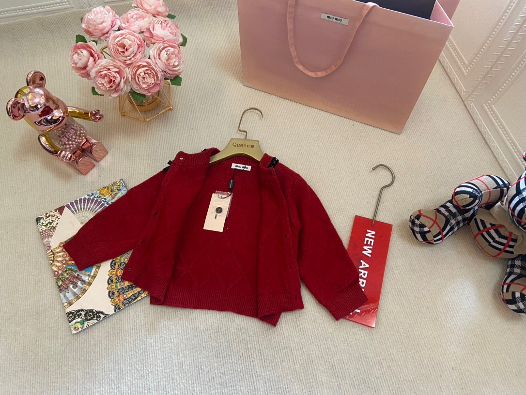High-Quality Miu-Miu Baby Sweater Suit with Nail Bead Design for Full-Month Age Confidence - 图片 4