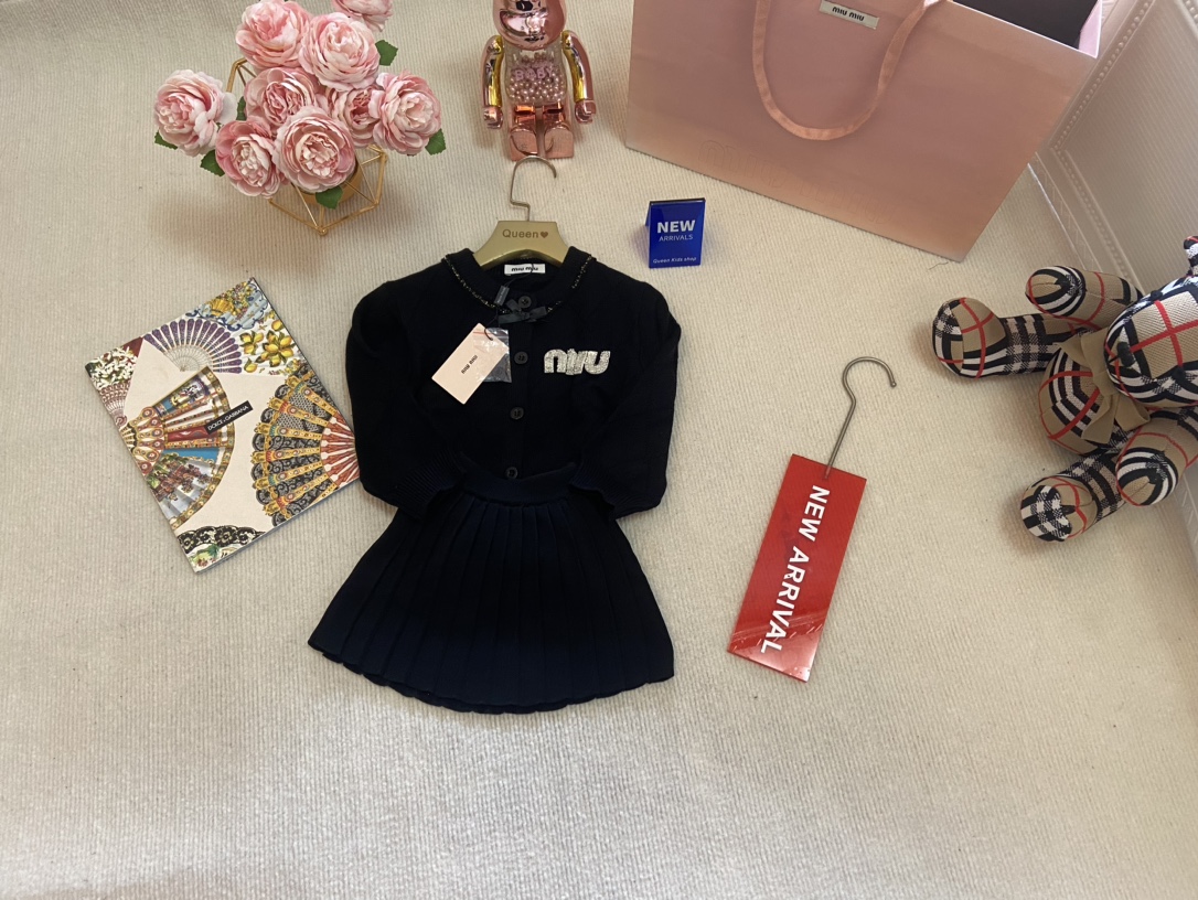 High-Quality Baby Sweater Suit with Nail Bead Design for Full-Month Gift - 图片 2