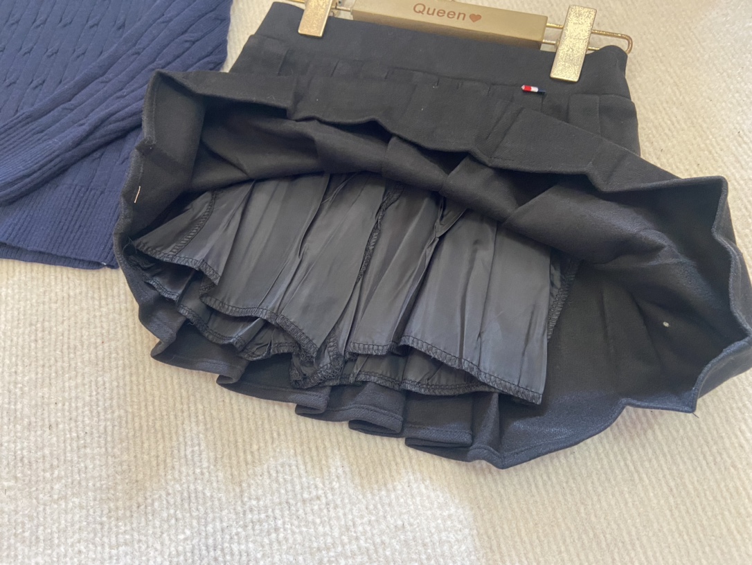 24ss 早秋冬新款,今年🔥TB女孩针织毛衣套裙2⃣️件套(套头毛衣+毛呢半裙)有厚度,有质感 💜💜超级无敌大爆款 8