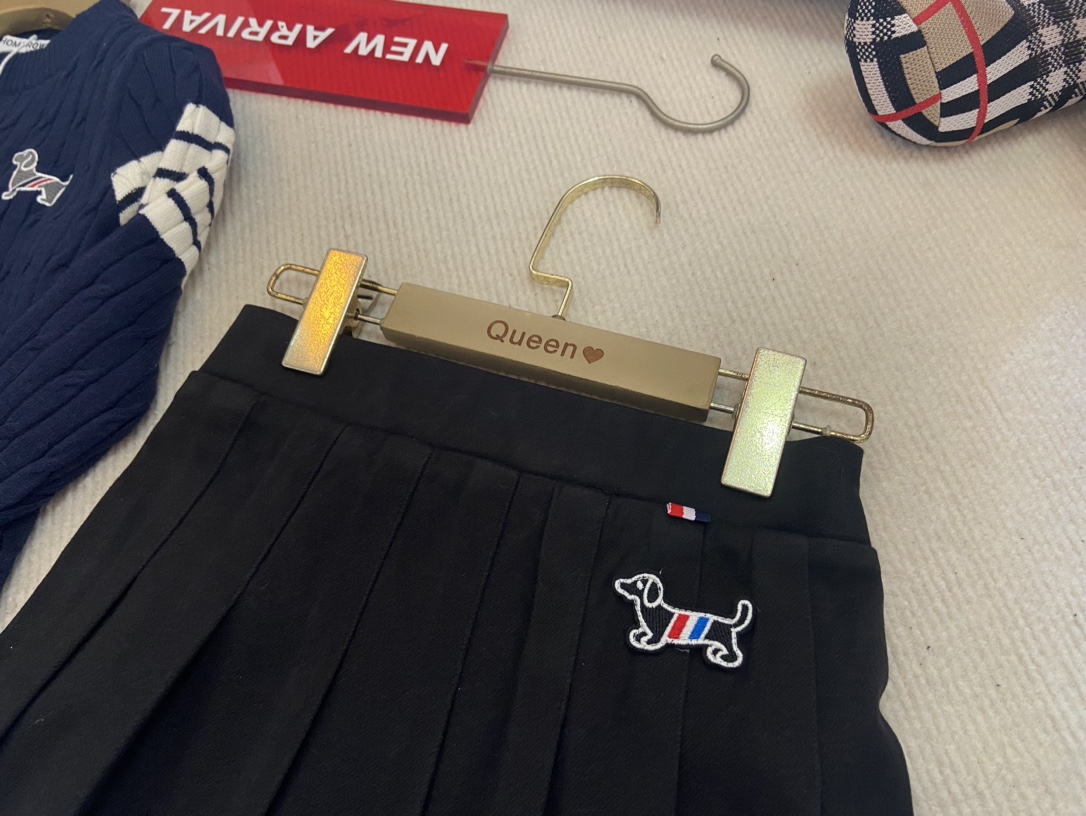 24ss 早秋冬新款,今年🔥TB女孩针织毛衣套裙2⃣️件套(套头毛衣+毛呢半裙)有厚度,有质感 💜💜超级无敌大爆款 7