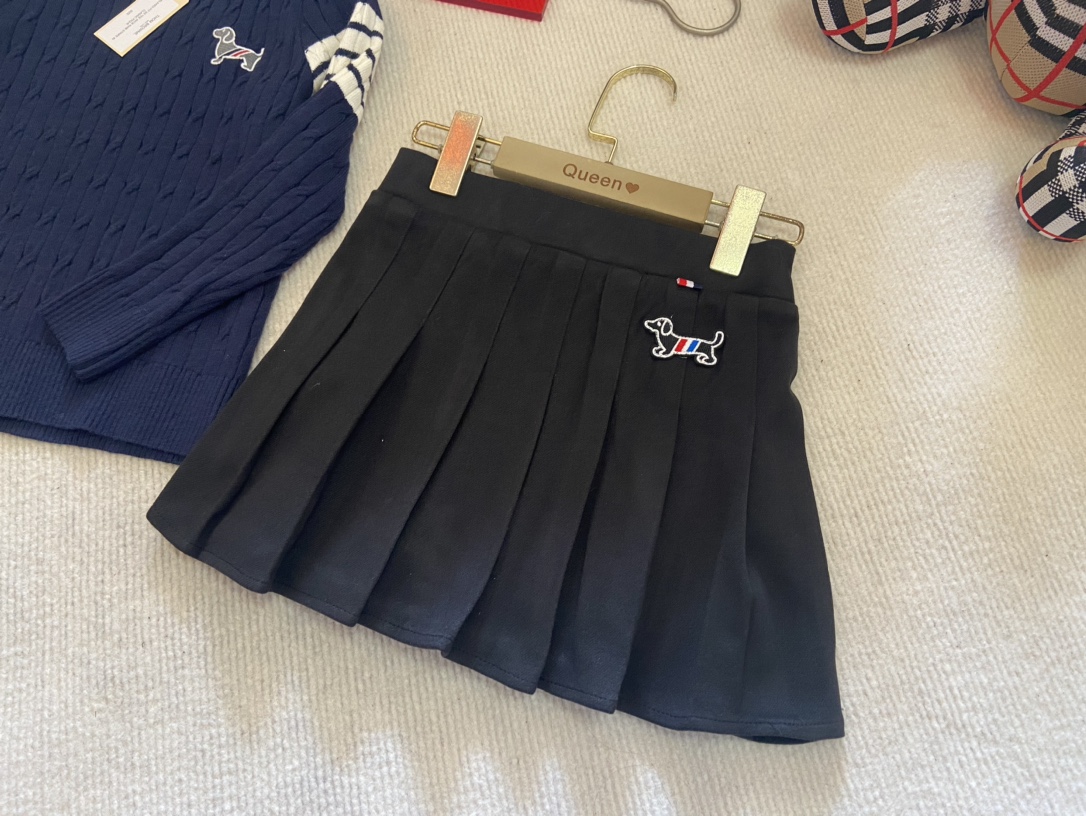 24ss 早秋冬新款,今年🔥TB女孩针织毛衣套裙2⃣️件套(套头毛衣+毛呢半裙)有厚度,有质感 💜💜超级无敌大爆款 6