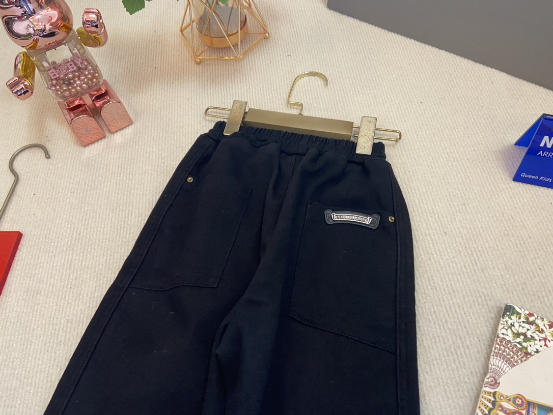 CH克罗心加绒牛仔裤 定制弹力牛仔面料柔软有型 可️和同款外套搭配一套 重工水洗非常高级 版型超赞,百搭好穿不挑人 上身太舒适了 7