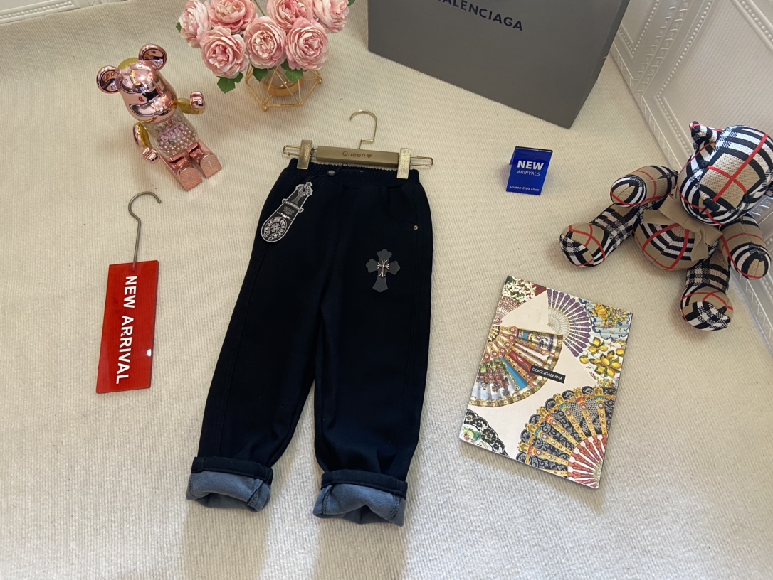 CH克罗心加绒牛仔裤 定制弹力牛仔面料柔软有型 可️和同款外套搭配一套 重工水洗非常高级 版型超赞,百搭好穿不挑人 上身太舒适了 4