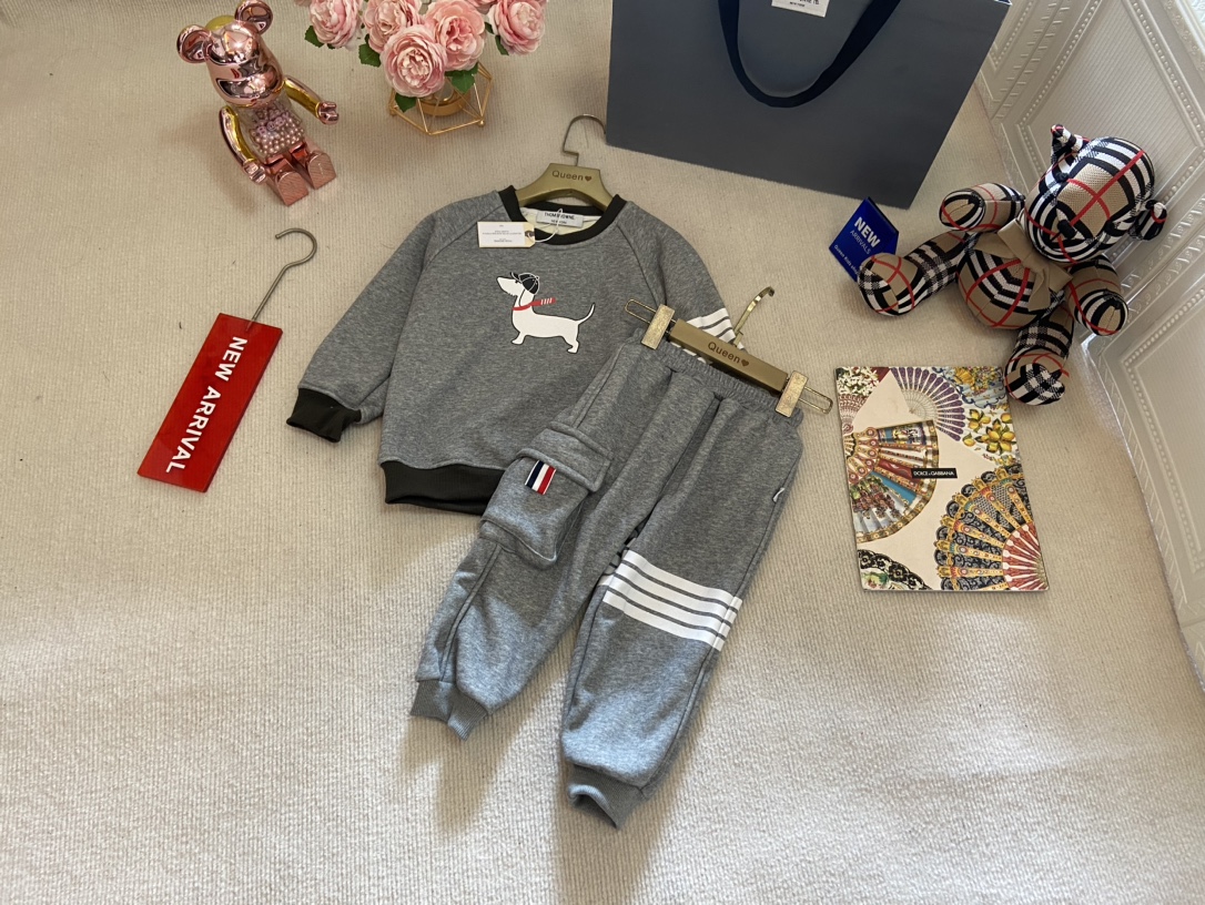 2024ss TB Official Network: High-End Velvet Tampons in Classical College Design - 图片 9