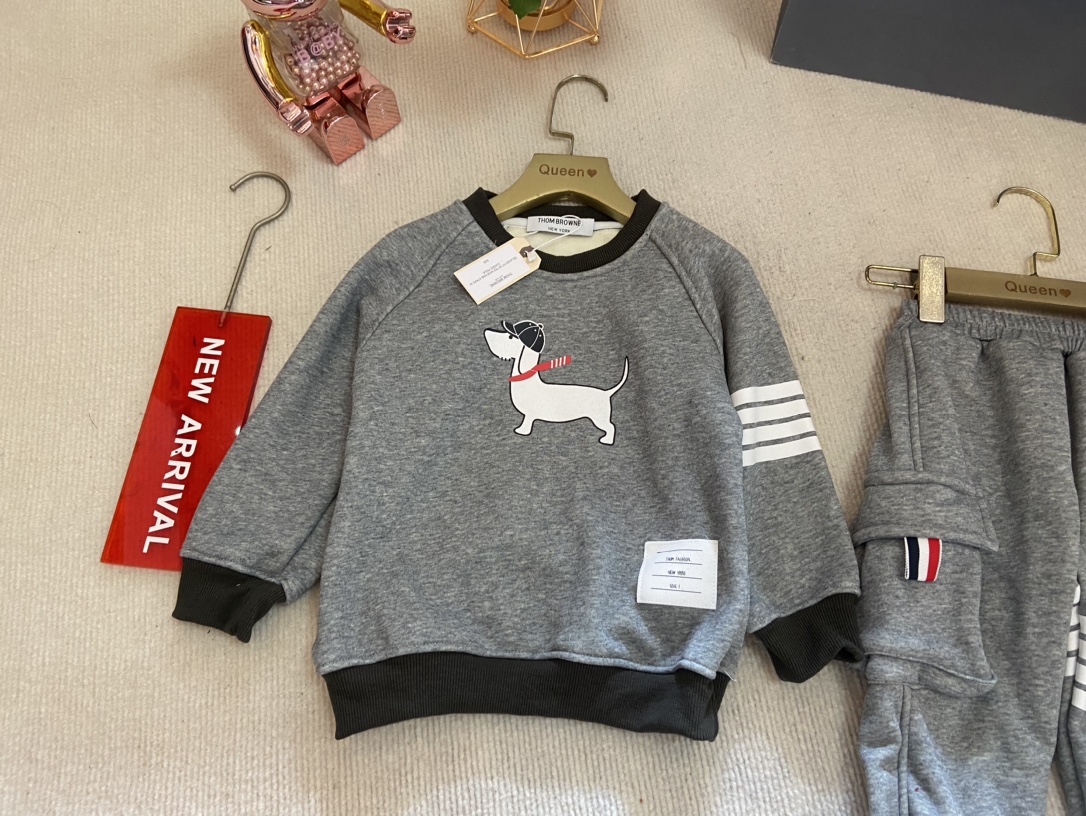 2024ss TB Official Network: High-End Velvet Tampons in Classical College Design - 图片 2