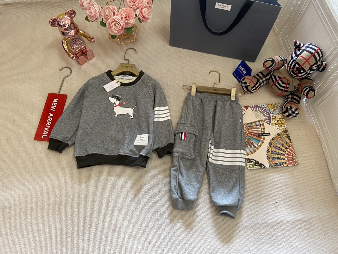 2024ss TB Official Network: High-End Velvet Tampons in Classical College Design - 图片 1