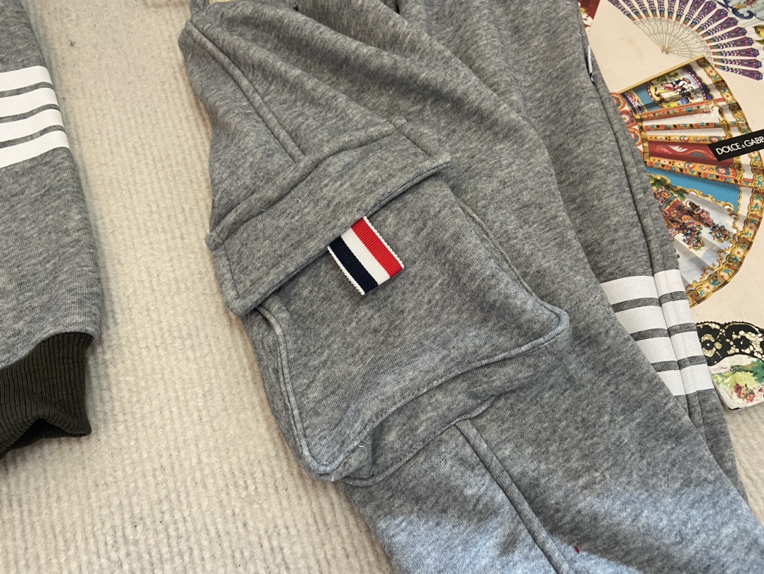 2024ss TB Official Network: High-End Velvet Tampons in Classical College Design - 图片 6