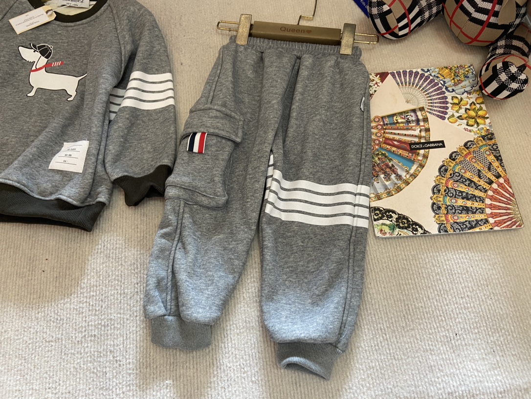 2024ss TB Official Network: High-End Velvet Tampons in Classical College Design - 图片 5