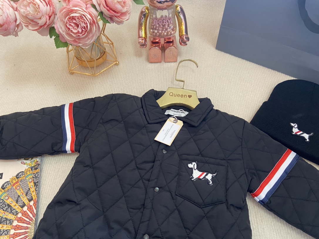 TB秋冬新款 非常高档😍连体衣两件套 爬服+帽子 品质,手感炒鸡好,内里羊羔绒 刺绣🪡小狗装饰🎍 厚软纯棉面料可当外出服 2