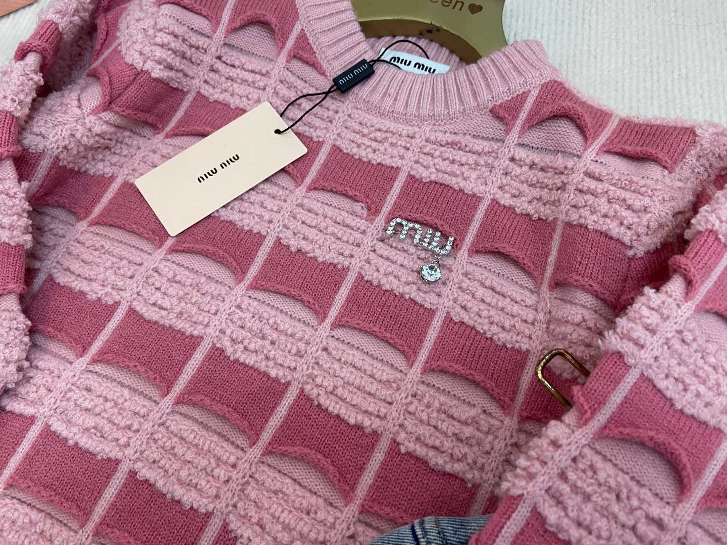 “New Fall/Winter Miu+Miu Suit: Sweater & Fluffy Jeans, Customer-Supplied Fabric, High-Quality” - 图片 8