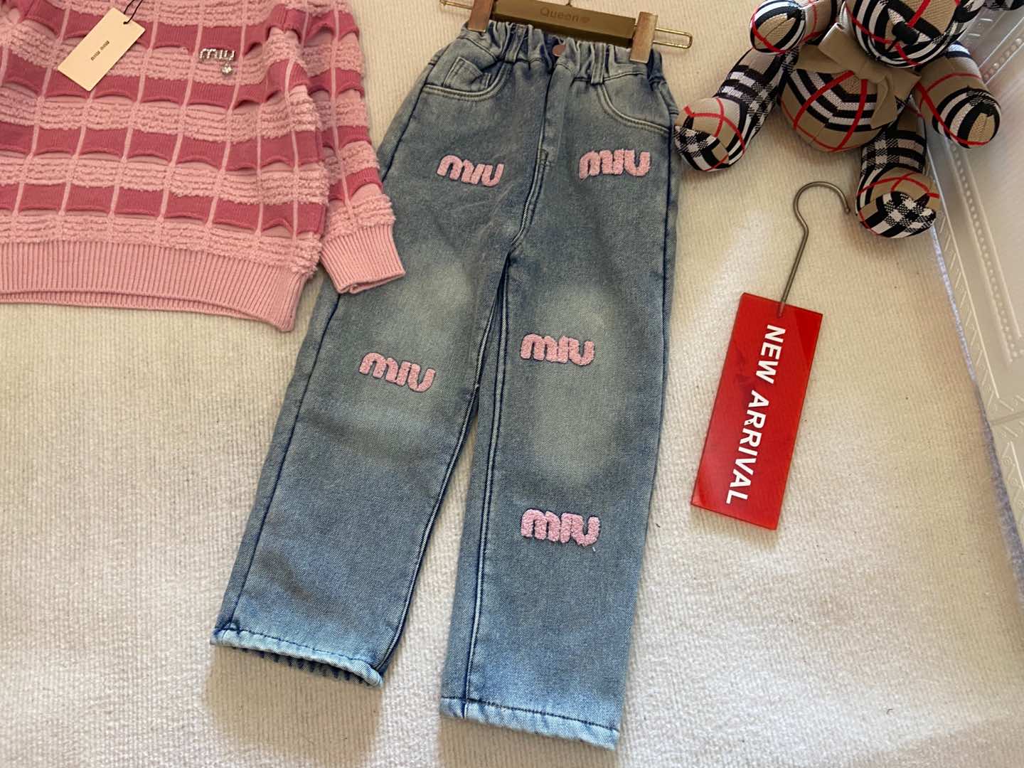 “New Fall/Winter Miu+Miu Suit: Sweater & Fluffy Jeans, Customer-Supplied Fabric, High-Quality” - 图片 4