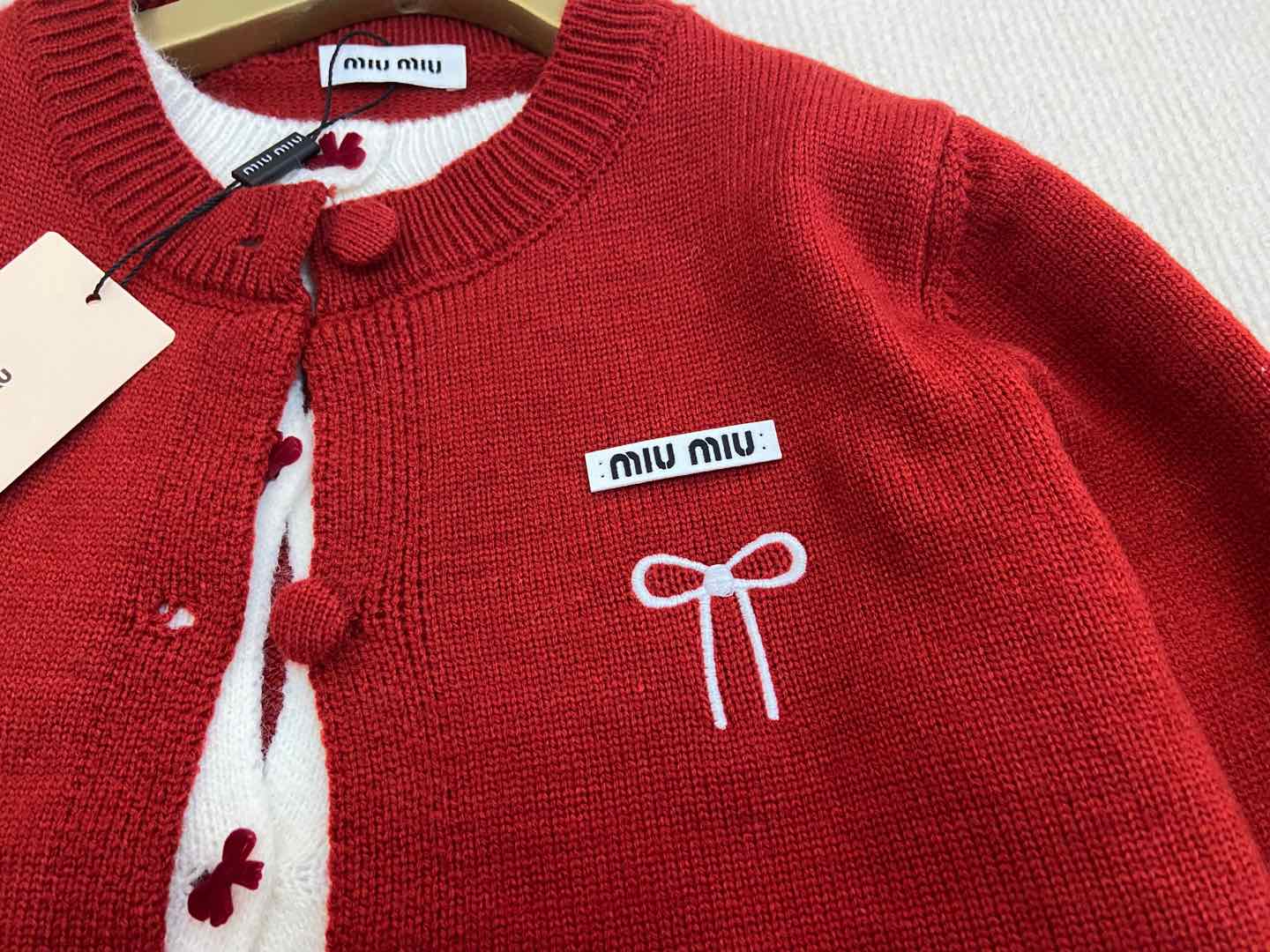 Trendy Miu+Miu Suit: Soft Velvet Jeans, Custom Fabrics, High-Quality Details - 图片 3