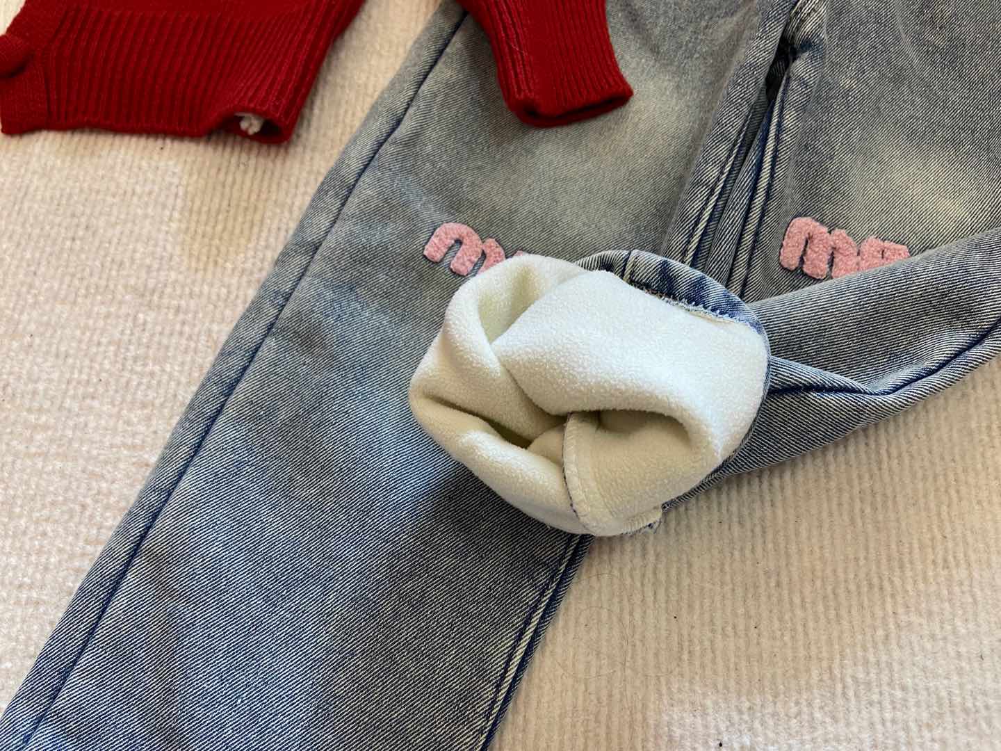 Trendy Miu+Miu Suit: Soft Velvet Jeans, Custom Fabrics, High-Quality Details - 图片 7