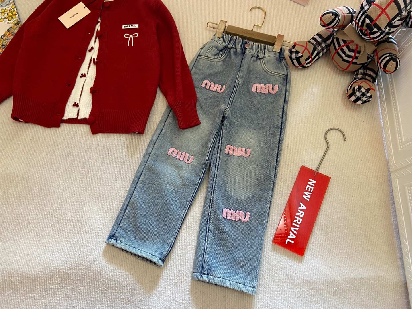 Trendy Miu+Miu Suit: Soft Velvet Jeans, Custom Fabrics, High-Quality Details - 图片 5