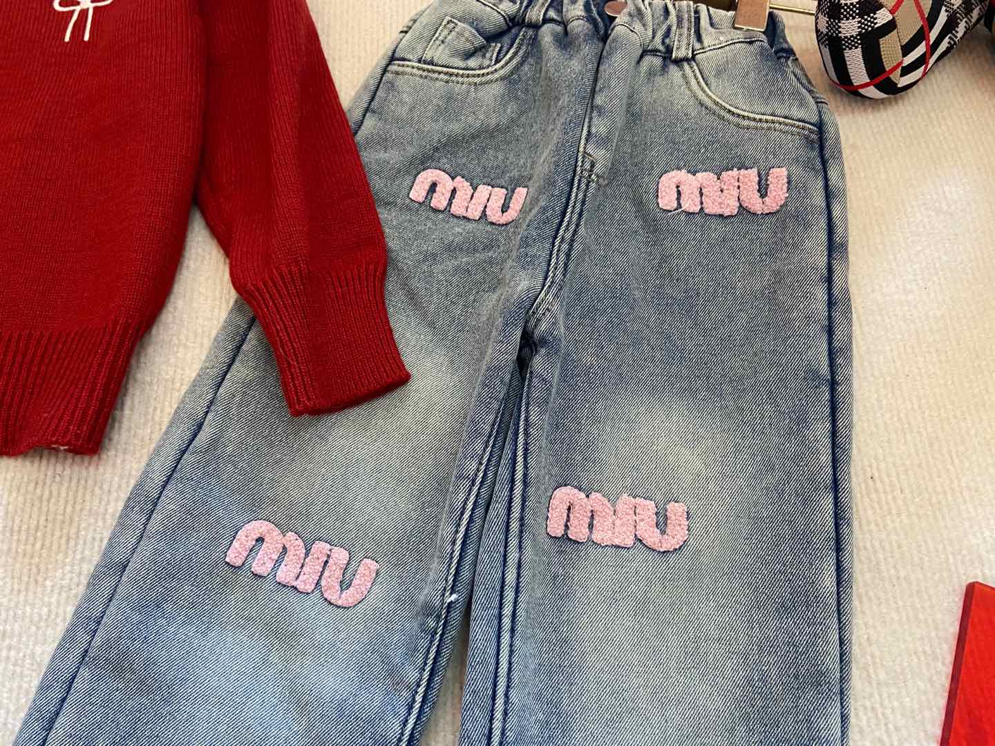 Trendy Miu+Miu Suit: Soft Velvet Jeans, Custom Fabrics, High-Quality Details - 图片 6