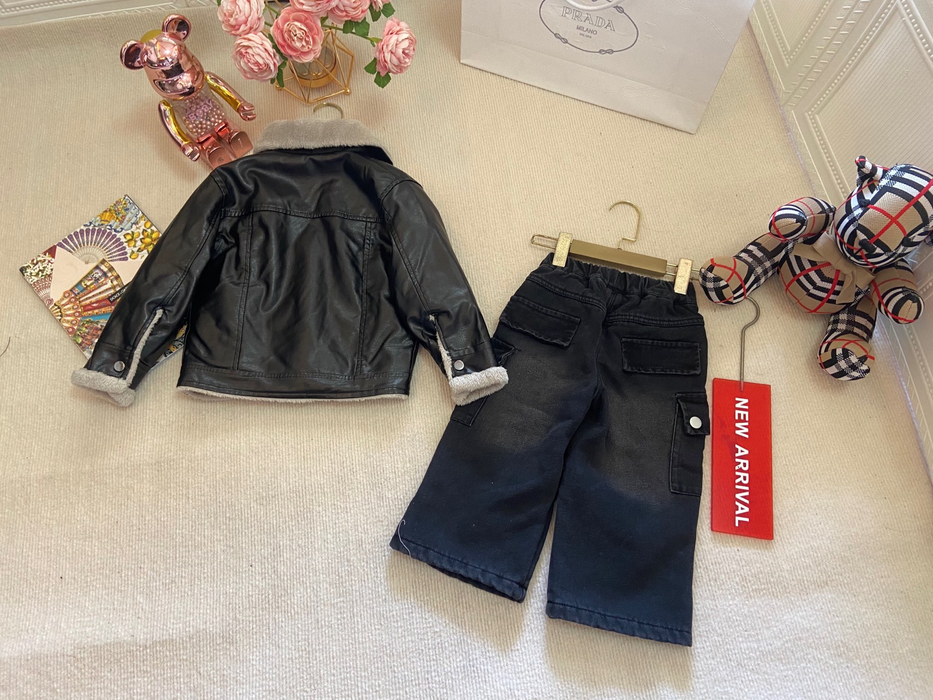 Velvet Leather Suit with Broad-legged Pants for Kids, High Quality, Various Sizes. - 图片 9