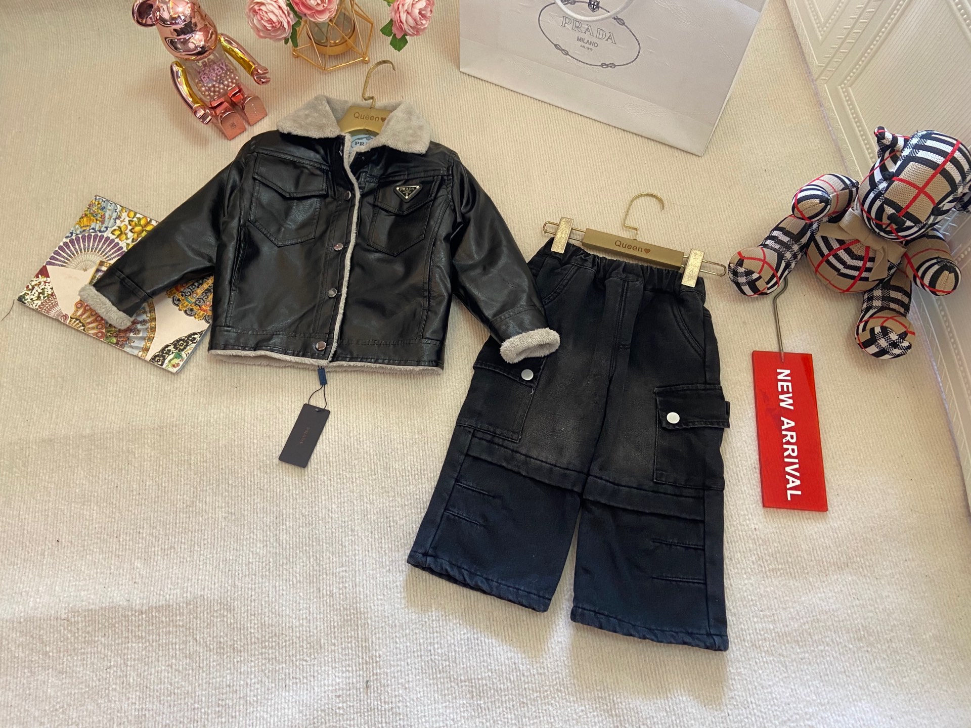 Velvet Leather Suit with Broad-legged Pants for Kids, High Quality, Various Sizes. - 图片 1