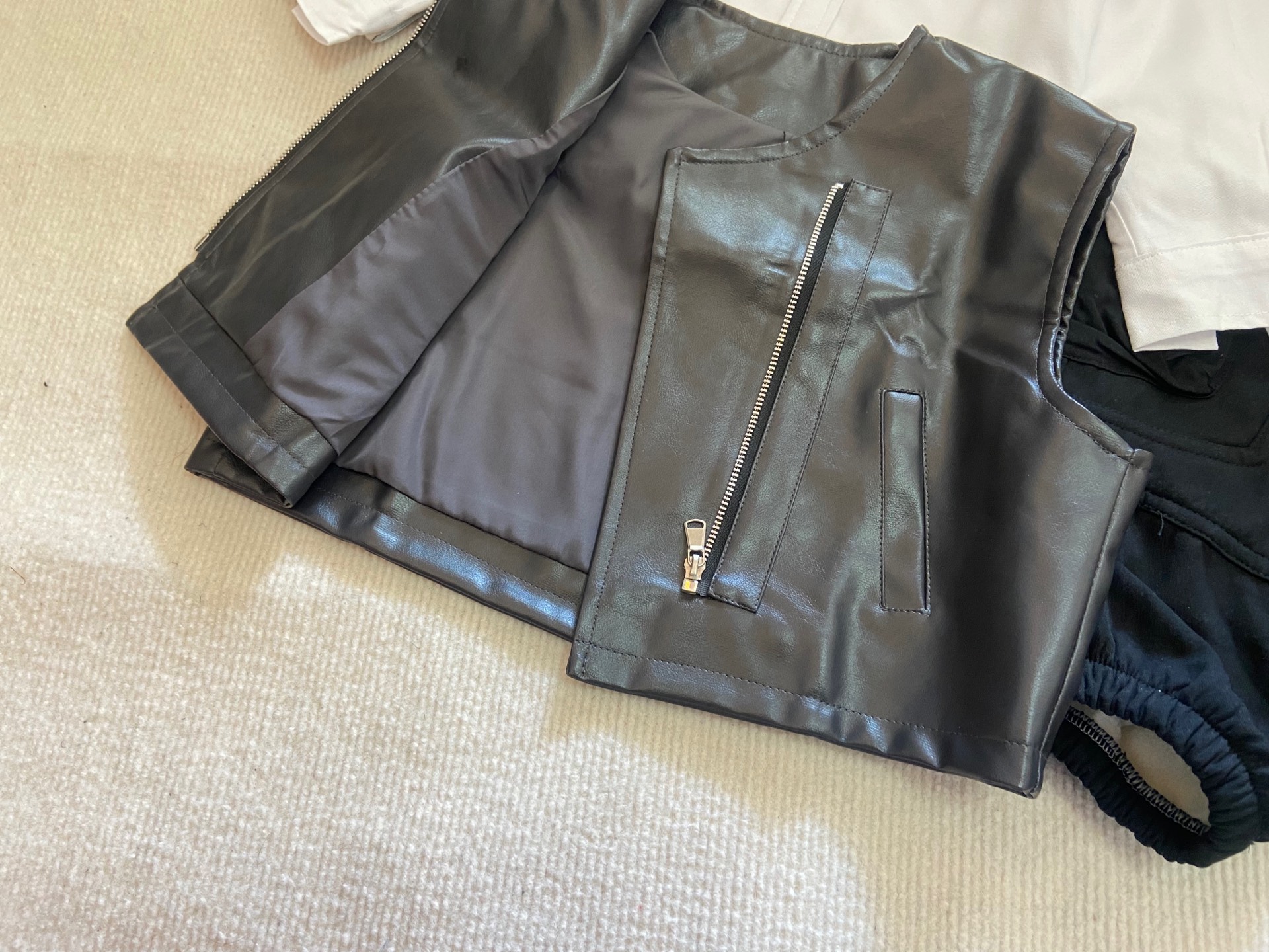 Imported Comfortable Shirts: Suit, Vests, Velvet, Puma Jackets in Various Sizes - 图片 7