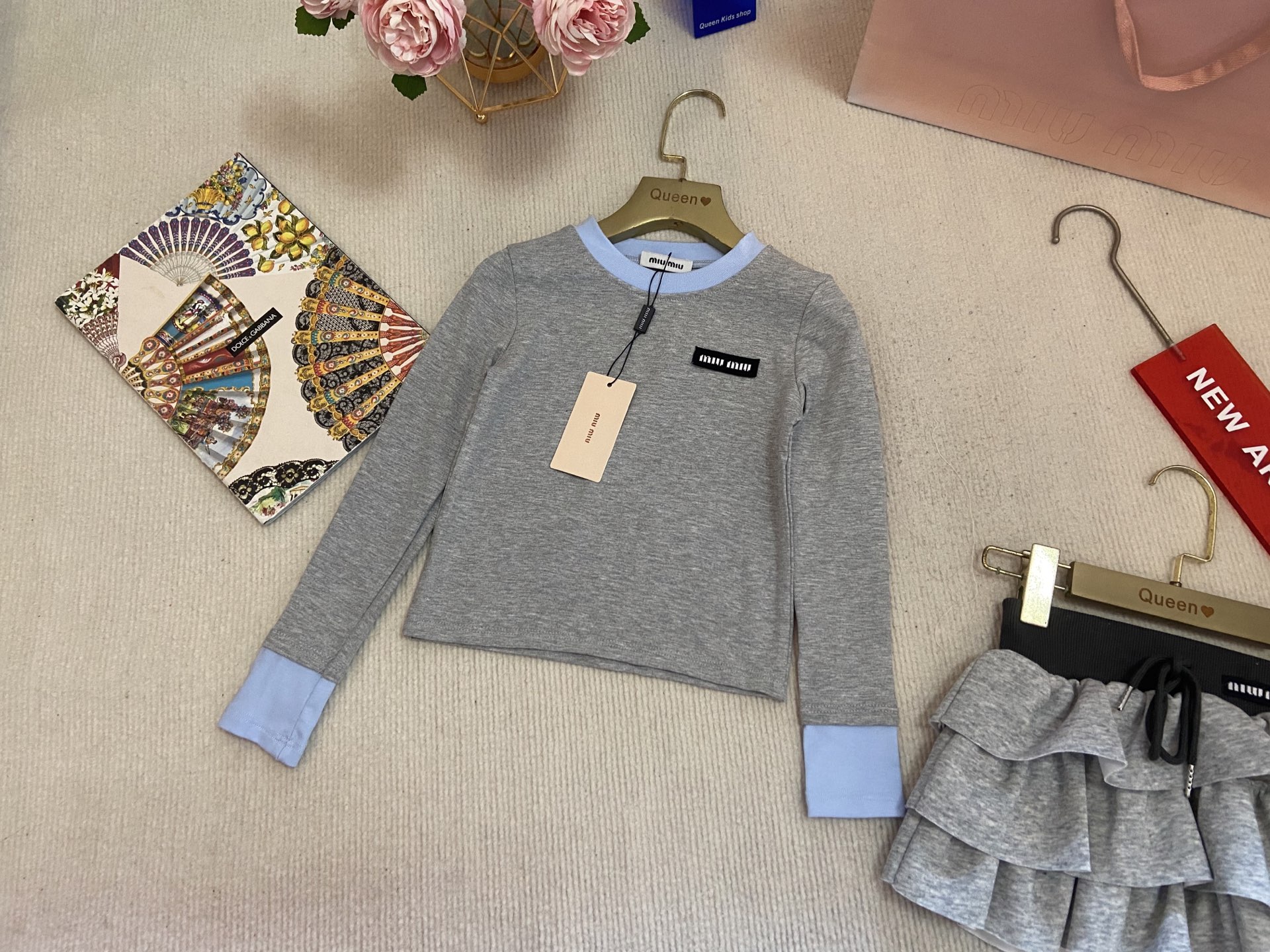 Miu Miu 2025SS High-End Girl’s T-Shirt Skirt Set with Sweet Style - 图片 3