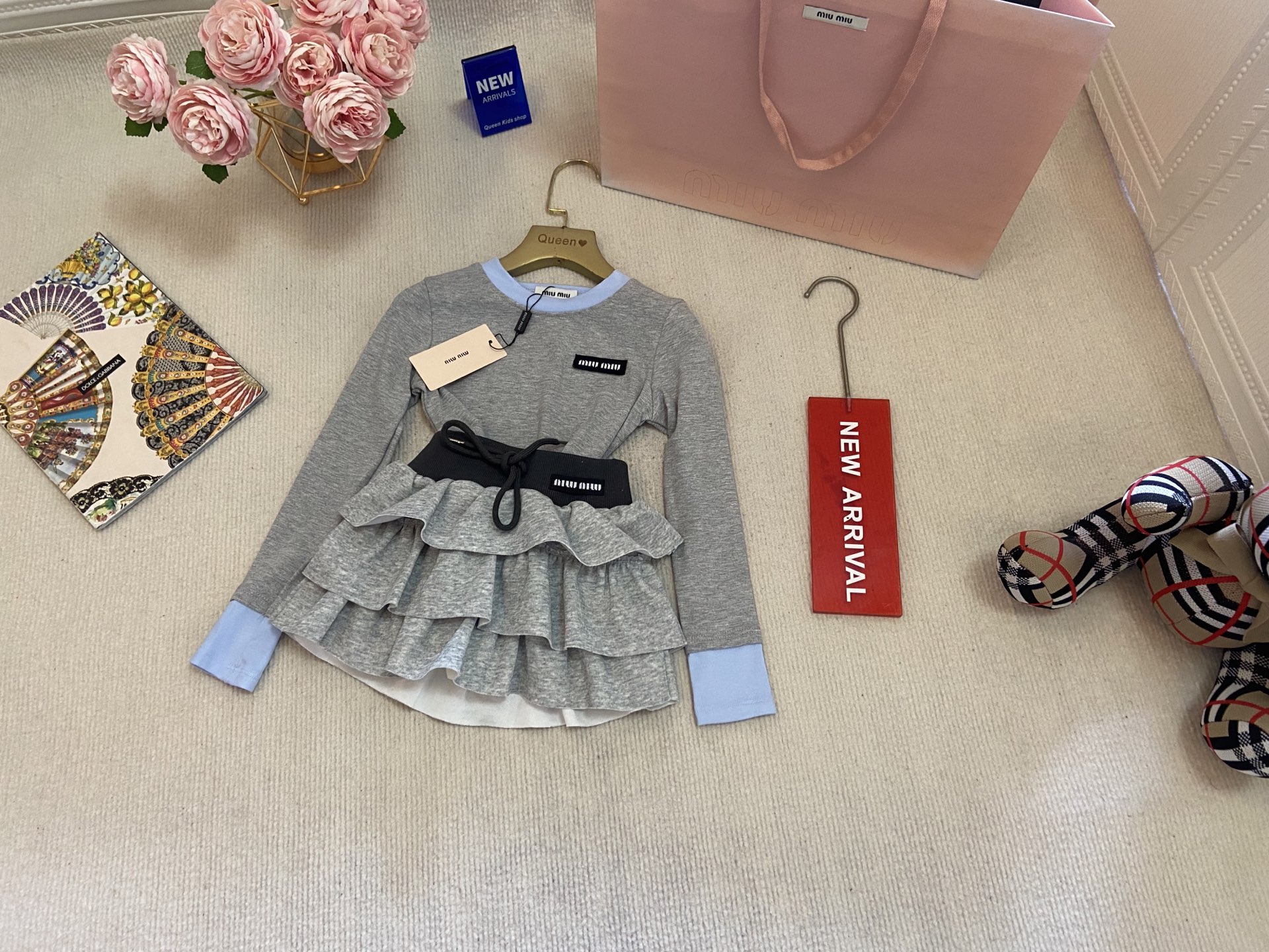 Miu Miu 2025SS High-End Girl’s T-Shirt Skirt Set with Sweet Style - 图片 2