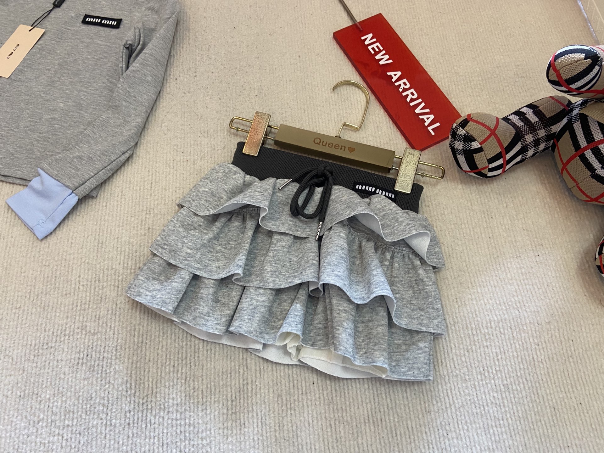 Miu Miu 2025SS High-End Girl’s T-Shirt Skirt Set with Sweet Style - 图片 6