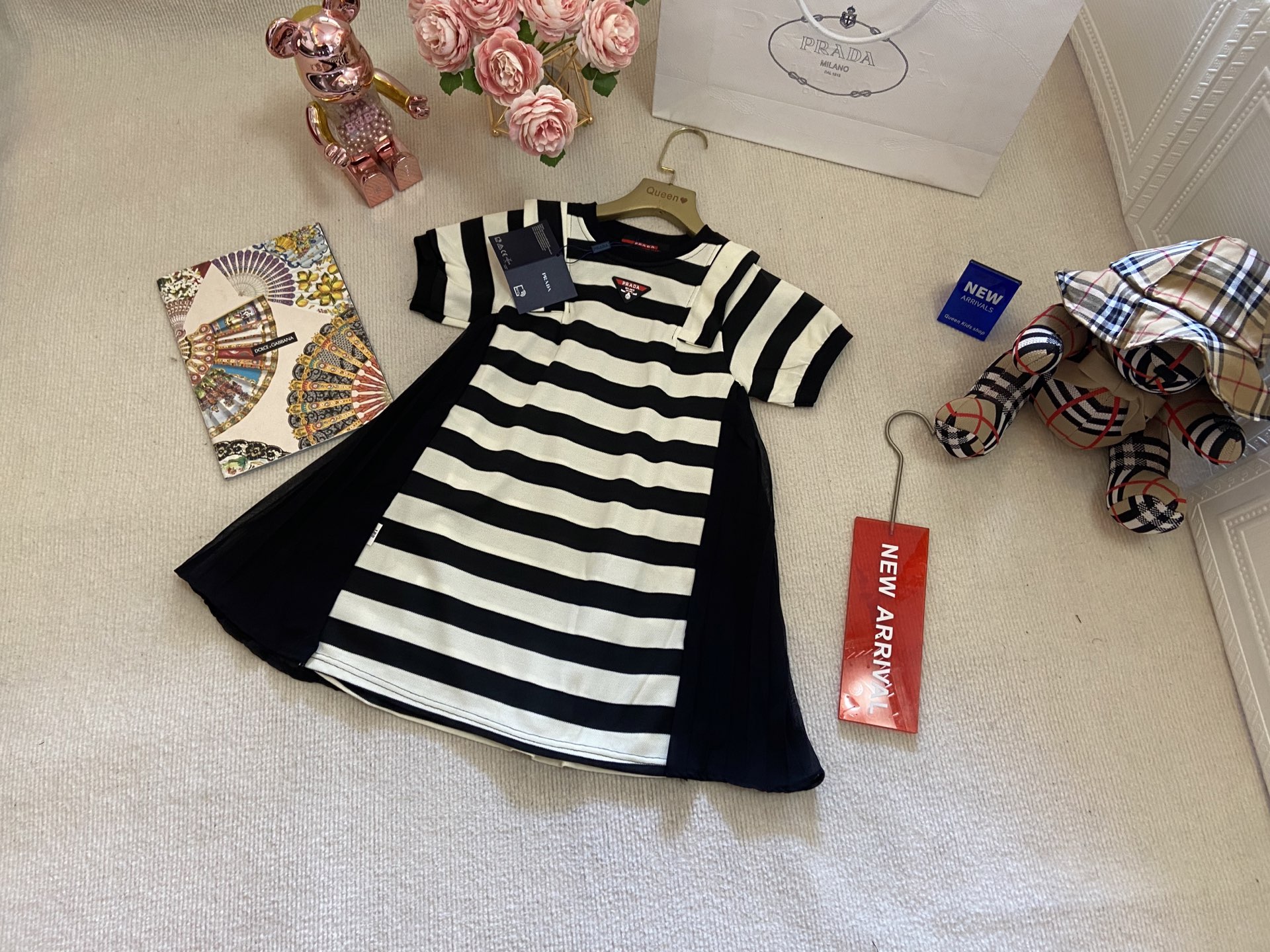 “Striped Snowflake Girl’s Dress: Modern Cabinet Design, Sizes 90-150cm for Summer 2025” - 图片 6