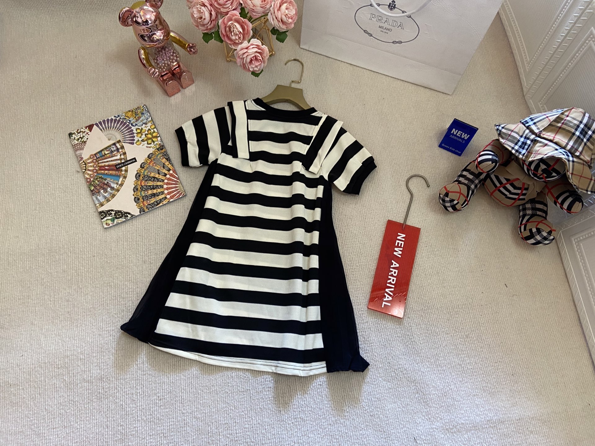 “Striped Snowflake Girl’s Dress: Modern Cabinet Design, Sizes 90-150cm for Summer 2025” - 图片 8