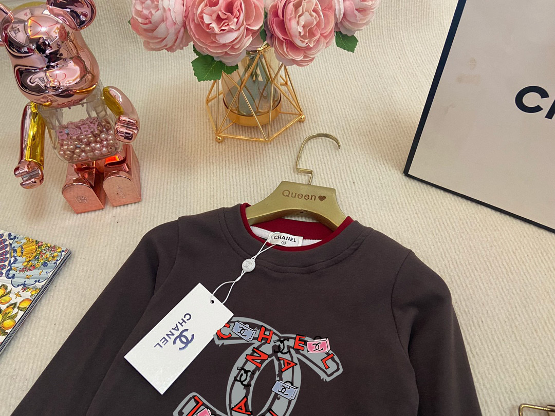 “HY326CChan*l Small Perfume Suit: Hottest Girl’s Outfit with Velvet Makeup Details” - 图片 3