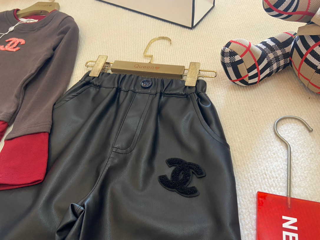 “HY326CChan*l Small Perfume Suit: Hottest Girl’s Outfit with Velvet Makeup Details” - 图片 8