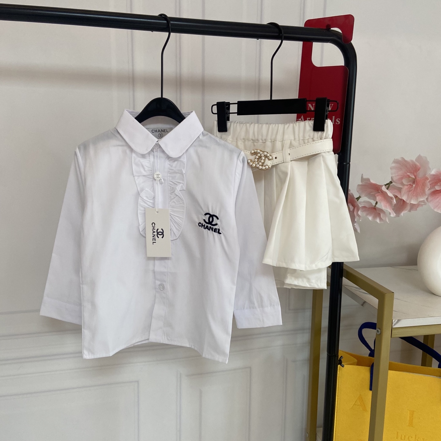 Fotos reales exclusivas💗138@ Estilo de señorita CHANEL conjunto infantil, techo del estilo académico✨ Cuello vuelto y …