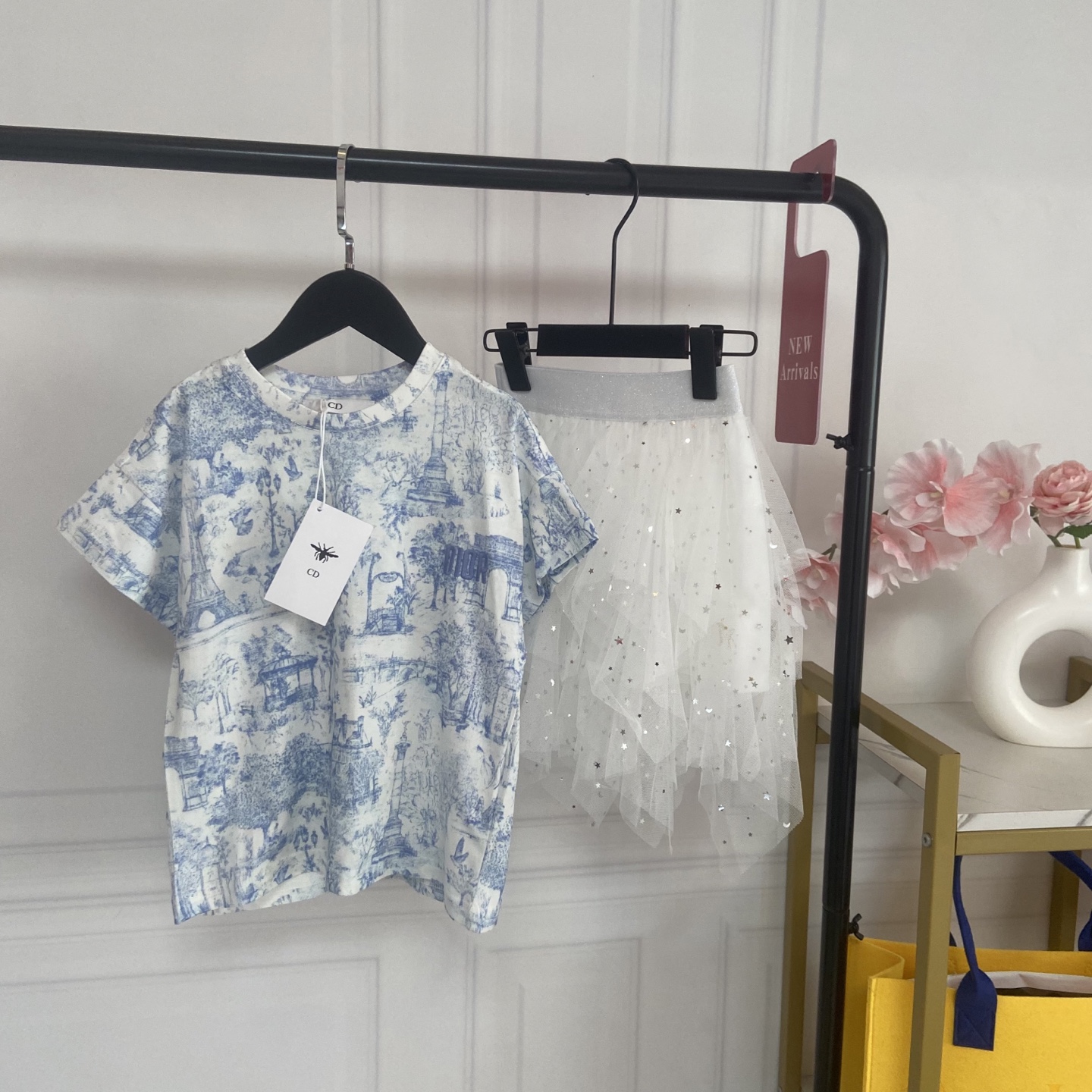 Fotos exclusivas reales 💗128@DR🌊 Conjunto fresco azul y blanco de estilo francés. Camiseta con estampado de acuarela:…