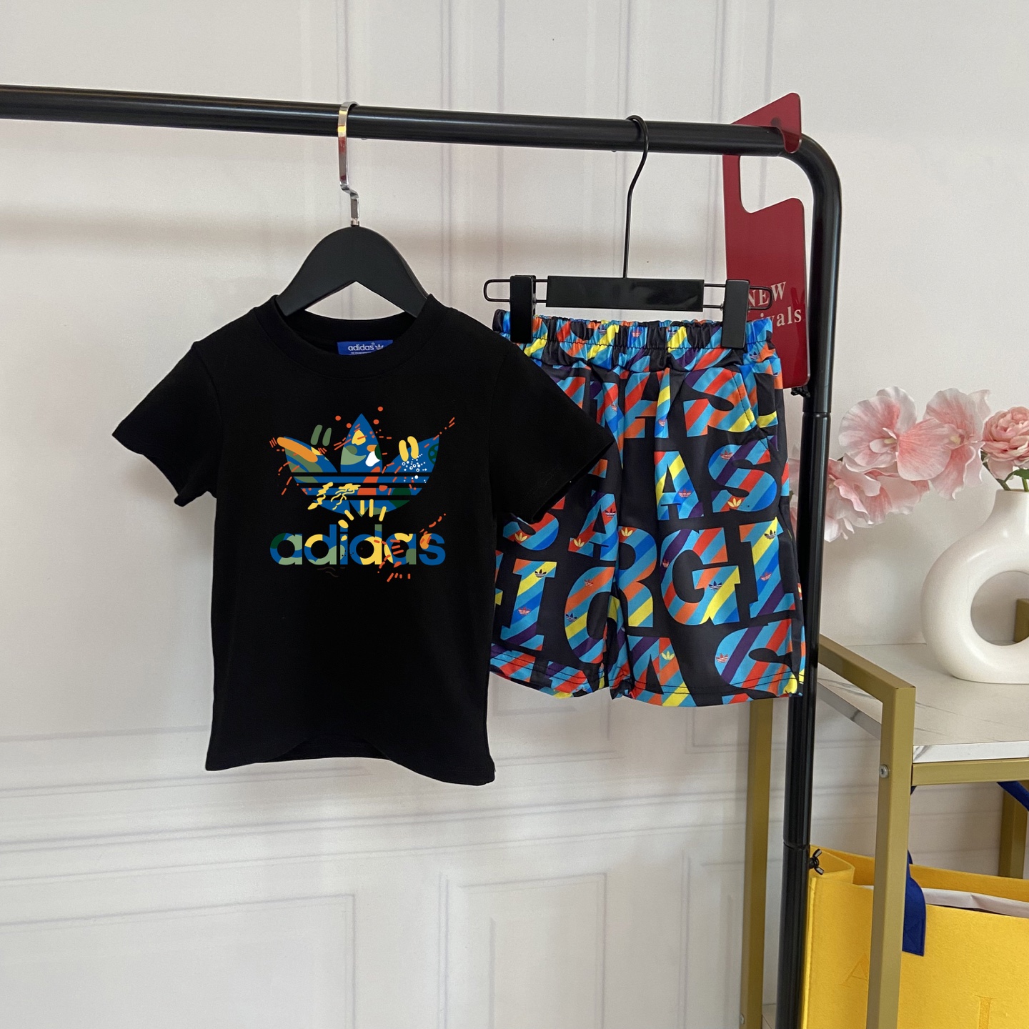 Fotos exclusivas reales 💗118@AD🏃‍♂️ Conjunto para niño de estilo deportivo y moderno, camiseta con degradado de color…
