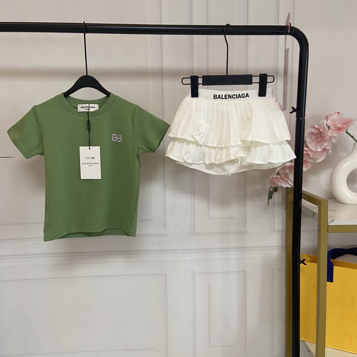 NO:850225,Kids' exclusive real shot of a Parisian girl's avocado green T-shirt + white pleated skirt suit [avocado green short-sleeved T-shirt · Highlights of details] 1. Skin-friendly fabric, Category A maternal and infant safety. Made of high-count combed cotton fabric, no fluorescent agent, no formaldehyde, babies with sensitive skin can wear it safely. It feels soft and delicate, as soft as clouds. Even if the children play wildly for an afternoon in summer, the back will be refreshing and not sticky, saying goodbye to the trouble of redness, itchiness, and sweating.  2. Vitality and whitening, can be controlled even on yellow and black skin. Low saturation avocado green, gentle and eye-catching, with a filter feel, whitening the upper body and complexion, easily wearing a summer sense of vitality, no longer afraid of children wearing dark colors to look older, wearing light colors to look dark!  3. Comfortable fit, easy to put on and take off regardless of body shape. The classic round neck design does not block the neck or restrict the head, so children can easily put on and take off by themselves; the fit is slightly loose, not tight or bloated, and can hide belly fat and fat, and can be easily controlled by fat and thin babies. 4. Exquisite details, durable and not deformed.  The hot diamond decoration on the chest is low-key and exquisite, and does not snag or drop diamonds, so it is not exaggerated for daily wear; the wiring is neat and firm, and it is not easy to deform or pill after multiple machine washes. It is durable and worry-free. [White double-layer pleated culottes · Highlights in details] 1. Anti-exposure design, giving mothers more peace of mind  The outer layer is a double-layered pleated cake skirt, which has a sweet girl atmosphere; the inner layer is made of safety pants of the same color, with large elasticity that does not stretch the legs. Children will not be embarrassed when running, playing, or going to the toilet, and they no longer have to worry about being exposed!  2. The drape is stylish and the pleats are not easy to collapse. It is made of anti-wrinkle drape fabric and the pleat craftsmanship is used to shape it. It is not easy to deform or collapse after repeated washing. It is still crisp and stylish after being worn for a long time. It looks great in photos and is easy to wear in Korean college style. 3. Elastic waistband, which does not tighten the belly and is more comfortable.  The waistband is printed with the brand lettering webbing, which is very elastic and does not tighten the belly or the waist. It is not uncomfortable for children after eating. It is easy to put on and take off, and does not matter the waistline. It can be worn by fat and thin babies. 4. Versatility and practicality, high utilization rate. The pure white color is versatile and does not matter when it comes to tops. It looks good with T-shirts, sweaters and shirts. It is suitable to be worn alone or in combination. It can be worn all year round. One set of clothes unlocks N ways to wear it!  Size 90----130-140-150-160-170cm, clothes, hoodie, sweatshirts, skirts, shirts, T-shirt, tees, t-shirt,19860909Kids独家实拍 巴黎女童牛油果绿T恤+白色百褶裙裤套装【牛油果绿短袖T恤 · 细节亮点】 1. 亲肤面料,A类母婴级安全 采用高支精梳棉面料,无荧光剂、无甲醛,敏感肌宝宝也能放心贴肤穿.触感软糯细腻,像云朵一样软乎乎,夏天孩子疯玩一下午,后背也清爽不黏腻,告别红痒闷汗烦恼. 2. 元气显白,黄黑皮也能驾驭 低饱和牛油果绿,温柔又亮眼,自带滤镜感,上身巨显白显气色,轻松穿出夏日元气感,再也不怕孩子穿深色显老、穿浅色显黑！ 3. 舒适版型,不挑身材好穿脱 经典圆领设计,不卡脖子、不勒头,孩子自己就能轻松穿脱；合身微宽松版型,不紧绷、不臃肿,藏住小肚腩、拜拜肉,胖瘦宝宝都能轻松驾驭. 4. 精致细节,耐穿不变形 胸口烫钻装饰,低调又精致,不勾丝、不掉钻,日常穿也不夸张；走线工整牢固,多次机洗也不易变形、起球,耐穿又省心.【白色双层百褶裙裤 · 细节亮点】 1. 防走光设计,宝妈更安心 外层是双层百褶蛋糕裙,自带甜妹氛围感；内层做了同色安全裤,弹力大不勒腿,孩子跑跳、玩耍、上厕所都不尴尬,再也不用怕走光问题！ 2. 垂坠有型,百褶不易塌 采用抗皱垂感面料,百褶工艺定型,多次清洗也不易变形、软塌,穿久了依然挺括有型,拍照上镜超好看,轻松穿出韩系学院风. 3. 弹力腰头,不勒肚子更舒适 腰头印有品牌字母织带,弹力超大,不勒肚子、不勒腰,孩子吃撑了也不难受,穿脱轻松,不挑腰围,胖瘦宝宝都能穿. 4. 百搭实用,利用率超高 纯白色百搭不挑上衣,搭配T恤、卫衣、衬衫都好看,单穿、搭配都合适,一年四季都能穿,一套衣服解锁N种穿搭方式！ 码数90----130-140-150-160-170cm,衣服,hoodie,sweatshirts,skirts,shirts,T-shirt,tees，t-shirt,,Children's