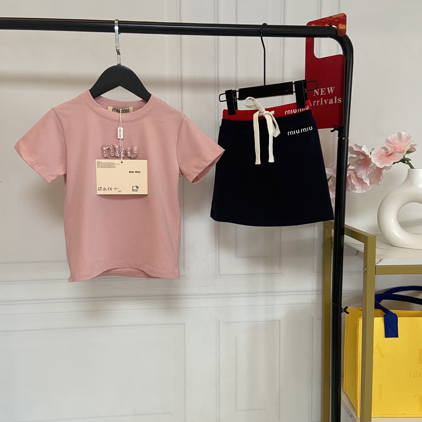 NO:850272,Kids' exclusive real shot, one size too small, girls' MiuMiu pink T-shirt + navy blue skirt set [Sakura pink short-sleeved T-shirt · Highlights of details] 1. Category A maternal and infant grade fabric, as soft as clouds against the skin  Made of high-count combed cotton fabric with no fluorescent agent or formaldehyde, it can be worn against the skin by babies with sensitive skin. It feels soft and delicate, absorbs sweat and is breathable and non-sticky. In the summer, if the child plays wildly all afternoon, the back will still feel fresh and not sweaty, saying goodbye to the trouble of redness, itching and sweating. 2. Vitality Sakura Powder, gentle and whitening without picking at the skin.  Low saturation cherry blossom pink, gentle and eye-catching, with a built-in filter effect, the upper body will be whiter and complexion, and you can easily wear it to look soft and cute. You will no longer be afraid that your children will look older if they wear dark colors, or look dark if they wear light colors!  3. Comfortable fit, easy to put on and take off regardless of figure. The classic round neck design does not block the neck or restrict the head, so children can easily put on and take off by themselves; the fit is slightly loose, not tight or bloated, and can hide belly fat and fat, and can be easily controlled by fat and thin babies. 4. Exquisite rhinestone logo, low-key and noble.  The chest is decorated with MiuMiu Feng rhinestone letters, blingbling is super delicate, does not snag or drop diamonds, is not exaggerated for daily wear, and looks high-end when worn at parties, the wiring is neat and firm, and it is not easy to fall off after multiple machine washes. [Navy blue contrasting color skirt · Highlights in details] 1. Anti-exposure lining design, giving mothers more peace of mind  The outer layer is an A-line short skirt style, which has a sweet and cool atmosphere; the inner layer is made of safety lining, and the elasticity does not stretch the legs. Children will not be embarrassed when running, playing, or going to the toilet. You no longer have to worry about exposure, and you can wear sweet and cool styles with confidence!  2. Contrast color waistband + drawstring design, fashionable and comfortable. The waistband adopts red + white contrast color design, with white drawstring, it has a college style. It does not tighten the belly or waist, and the child will not feel uncomfortable after eating. It is easy to put on and take off, does not pick up the waistline, and is not restricted in daily activities. 3. Drape anti-wrinkle fabric, which will not deform after long-term wear.  Made of crisp and anti-wrinkle fabric, it is not easy to pill or deform, and it can still be crisp and stylish even after repeated washing. The navy blue color is stain-resistant and versatile. It looks good with T-shirts and sweatshirts. It can be worn all year round and has a high utilization rate. 4. Exquisite embroidered logo, full of details. The Miu Miu style embroidered letters on the skirt are neatly and firmly routed, low-key and recognizable. They echo the top, making the overall match more coordinated, and it is easy to wear the same style of big brands.  Size---130-140-150-160cm, clothes, miumiu, hoodie, sweatshirts, skirts, T-shirt, tees, t-shirt,19860909Kids独家实拍 偏小一码 女童MiuMiu风粉T恤+藏青短裙套装【樱花粉短袖T恤 · 细节亮点】 1. A类母婴级面料,软到像云朵贴肤 采用高支精梳棉面料,无荧光剂、无甲醛,敏感肌宝宝也能放心贴肤穿.触感软糯细腻,吸汗透气不黏腻,夏天孩子疯玩一下午,后背依然清爽不闷汗,告别红痒闷汗烦恼. 2. 元气樱花粉,温柔显白不挑皮 低饱和樱花粉,温柔又亮眼,自带滤镜感,上身巨显白显气色,轻松穿出软萌甜妹感,再也不怕孩子穿深色显老、穿浅色显黑！ 3. 舒适版型,不挑身材好穿脱 经典圆领设计,不卡脖子、不勒头,孩子自己就能轻松穿脱；合身微宽松版型,不紧绷、不臃肿,藏住小肚腩、拜拜肉,胖瘦宝宝都能轻松驾驭. 4. 精致水钻logo,低调又显贵 胸口MiuMiu风水钻字母装饰,blingbling超精致,不勾丝、不掉钻,日常穿不夸张,聚会穿又显高级,走线工整牢固,多次机洗也不易脱落.【藏青撞色短裙 · 细节亮点】 1. 防走光内衬设计,宝妈更安心 外层是A字短裙版型,自带甜酷氛围感；内层做了安全内衬,弹力大不勒腿,孩子跑跳、玩耍、上厕所都不尴尬,再也不用怕走光问题,甜酷风格也能放心穿！ 2. 撞色腰头+抽绳设计,时髦又舒适 腰头采用红+白撞色设计,搭配白色抽绳,自带学院风,不勒肚子、不勒腰,孩子吃撑了也不难受,穿脱轻松,不挑腰围,日常活动无束缚. 3. 垂坠抗皱面料,久穿不变形 采用挺括抗皱面料,不易起球、不易变形,多次清洗也依然挺括有型,藏青色耐脏百搭,搭配T恤、卫衣都好看,一年四季都能穿,利用率超高. 4. 精致刺绣logo,细节拉满 裙身MiuMiu风刺绣字母,走线工整牢固,低调又有辨识度,和上衣形成呼应,整体搭配更协调,轻松穿出大牌同款质感. 码数---130-140-150-160cm,衣服,miumiu,hoodie,sweatshirts,skirts,T-shirt,tees，t-shirt,,Children's