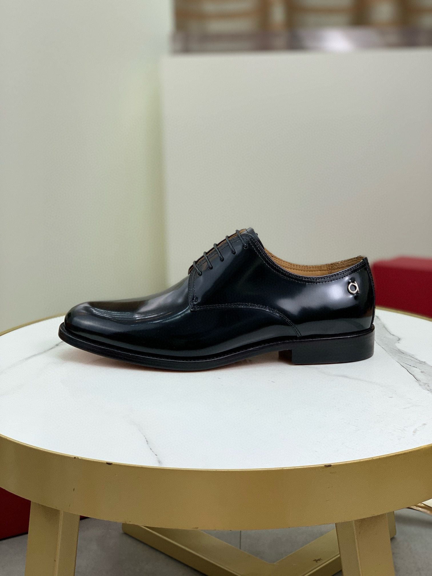 NO:271562,Top quality (general leather outsole series) [Salvatore Ferragamo] Ferragamo business leather shoes, 1:1 top purchasing quality, imported upper selected original beaded calfskin, inner foot pads are all imported original water dyed cowhide, imported original custom Italian handmade genuine leather outsole, size 39-44 (38 45 can be customized),, louis vuitton, ferragamo, ferragamo, cowhide, Leather soles19860909顶级品质（真皮大底系列）【Salvatore Ferragamo】菲拉格慕商务皮鞋,1:1顶级代购品质,鞋面进口精选原版开边珠小牛皮,内里垫脚均用进口原版水染牛皮,进口原版订制意大利手工真皮大底,码数39-44（38 45可以定做）,,louis vuitton,ferragamo,ferragamo,cowhide,Leather soles,Men's shoes