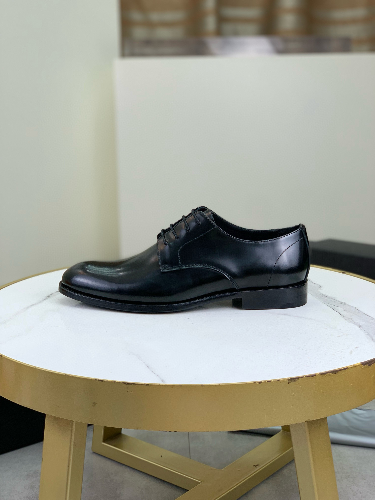 NO:271568,(High-end leather outsole) Original single quality, top version PRADA - Prada. Men's business casual leather shoes, top cow goods. 1:1 shipment luxury and honorable all use imported original brand fabrics, just to create a more comfortable wearing experience, original comfort and selection of calfskin top imported water dyed all cow, original lightweight and comfortable high-end leather outsole size 39-44 (38.45.46 can be customized), prada, cowhide, Leather soles19860909（高级真皮大底）原单品质,顶级版本 ＰＲＡＤＡ——普拉达.男士商务休闲皮鞋,顶级牛货.1:1出货奢华尊贵全部采用进口原版品牌布料,只为打造更为舒适的穿着体验,鞋面原版舒适精选小牛皮顶级进口水染全牛里,原版轻便舒适高级真皮大底码数39-44（38.45.46可以定做）,,prada,cowhide,Leather soles,Men's shoes