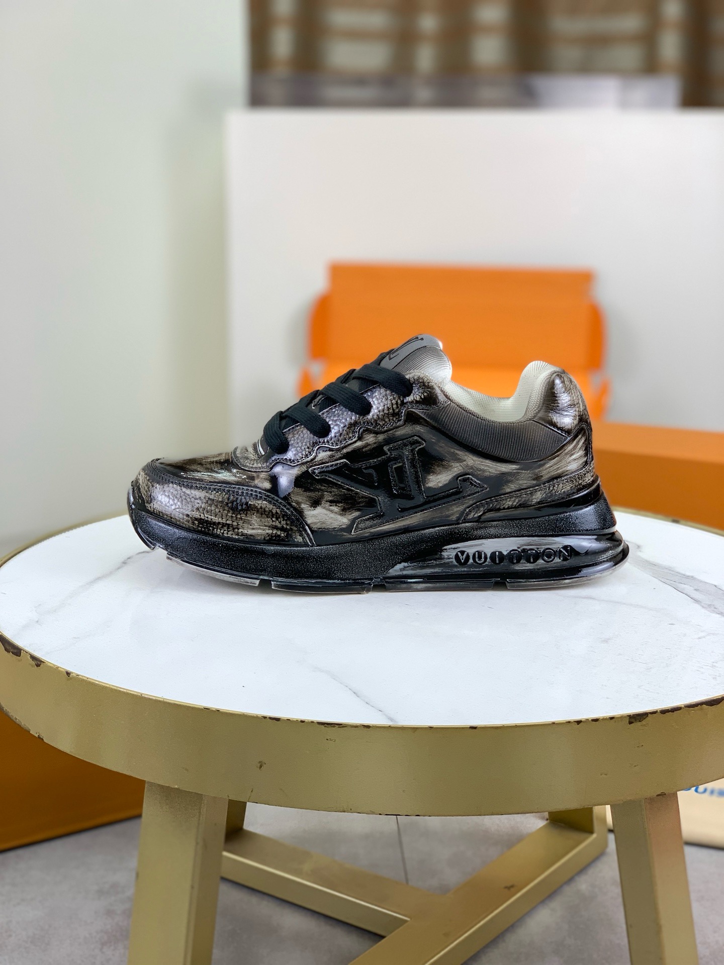 NO:347089,Top version [LOUIS VUITTON) Couple Crafts Model, Counter Series (Original) New LV Louis Vuitton - Top version LV classic high-top trendy shoes!  Use imported original craft calfskin, original breathable inner lining. Original wear-resistant, lightweight and high-end TPU bottom!  High-quality quality!  A variety of colors are available, size number for women 35-39, male 39-45, louis vuitton, louis vuitton, louis vuitton, cowhide19860909顶级版本【LOUIS VUITTON）情侣工艺款 专柜系列（原单）新款LV路易威登 ——顶级版本 LV经典高帮潮鞋！选用进口原版工艺小牛皮 原版透气内里.原版耐磨轻便高端TPU大底！高品质精品！多款颜色可选,码数女35-39 男39-45,,louis vuitton,louis vuitton,louis vuitton,cowhide,Men's shoes