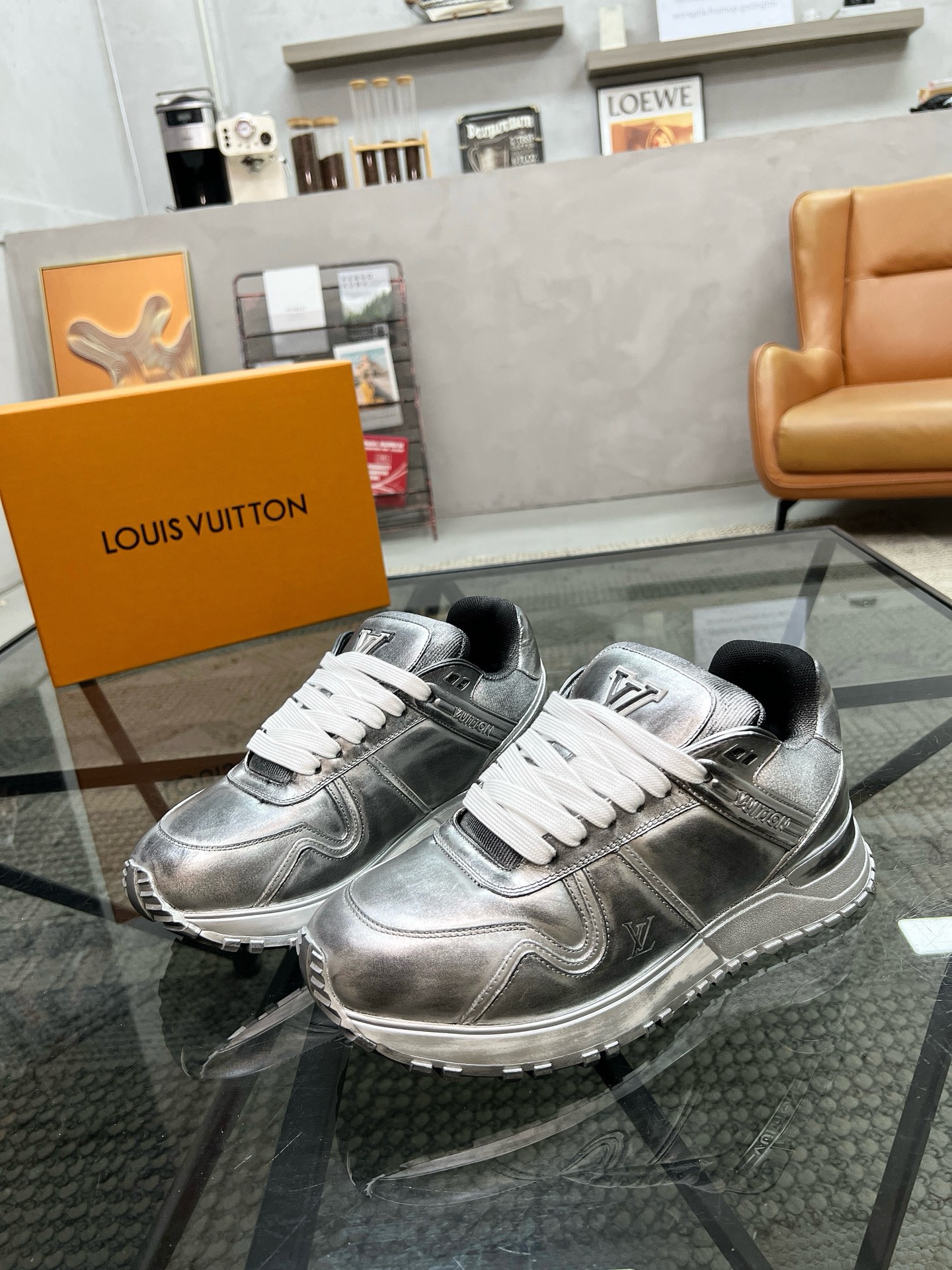 NO:756242,Top purchasing agency, LOUIS VUITTON, the most popular sports shoes for street men, are synchronized with the counters. The uppers are imported cowhide fabrics from Italy, high-quality color-changing and colorful complex crafts, imported comfortable mesh linings, original soles specially provided by the original factory, TPU exclusive movable molded soles are super comfortable, original factory orders, high quality, you can enter and leave the counter at will, welcome to compare, code number 39-44 (order 45), louis vuitton, cowhide19860909顶级代购 LOUIS VUITTON 炸街男神爆款运动板鞋专柜同步,鞋面意大利进口牛皮面料,高品质改色缤纷色彩复杂工艺品,进口舒适网布内里垫,鞋底原厂特供原版底,TPU独家活动成型底超级舒适,原厂跟单货,高品质,可随意进出专柜,欢迎对比,码数 39-44（订 45）,,louis vuitton,cowhide,Men's shoes