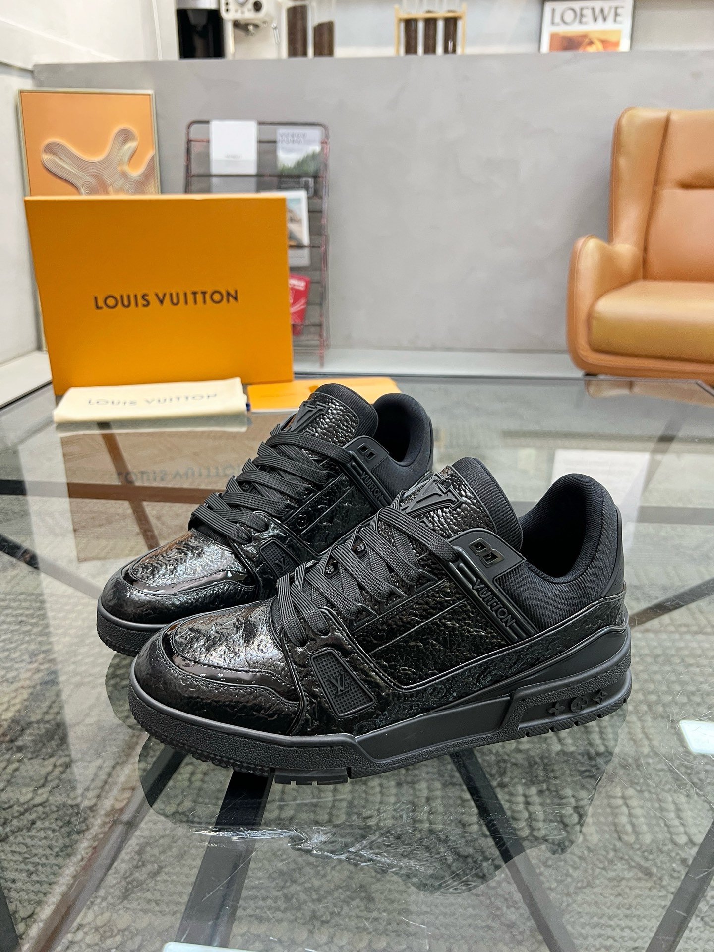 NO:348208,L Top Purchase LV TARINE Louis Vuitton Street Fried Street Men's Hot Sports Board Shoes Counter Synchronized, Upper imported Italian cowhide fabric, high-quality complex splicing crafts, imported comfortable mesh fabric inner mat, original sole factory special original sole, TPU exclusive movable molding sole is super comfortable, original order goods, high quality, can enter and exit the counter at will, welcome comparison, size 38-45 (38, 46 for men),, louis vuitton, louis vuitton, cowhide19860909L 顶级代购 LV TARINE路易威登 炸街男神爆款运动板鞋专柜同步,鞋面意大利进口牛皮面料,高品质复杂拼接工艺品,进口舒适网布内里垫,鞋底原厂特供原版底,TPU独家活动成型底超级舒适,原厂跟单货,高品质,可随意进出专柜,欢迎对比,码数 38-45（订男38、46）,,louis vuitton,louis vuitton,cowhide,Men's shoes