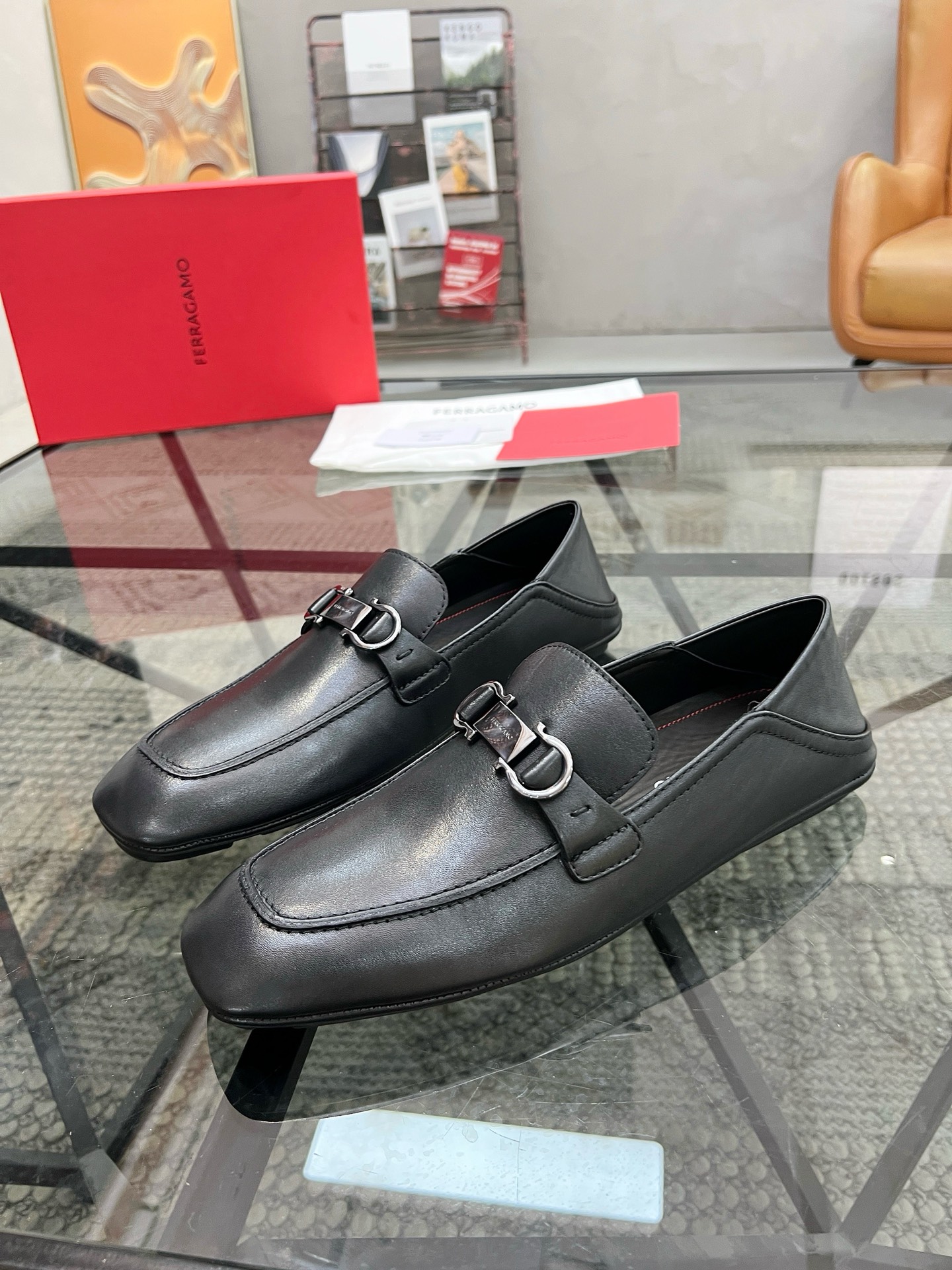 NO:348225,F Top Purchase [Salvatore Ferragamo] Ferragamo 1:1 Top Purchase Quality The Fried Street God Driving Beanie Shoes Counter is available for sale at the same time. Original configuration is imported from Italy, imported cowhide fabric, imported water dyed cowhide, light and comfortable foot feel. Soles are originally supplied with original soles, super comfortable, original order goods, high quality, you can enter and exit the counter at will, welcome to compare the counter synchronization, number 39-44 (order 38 45 46),,louis vuitton,ferragamo,ferragamo,cowhide19860909F 顶级代购【Salvatore Ferragamo】菲拉格慕1:1顶级代购品质 炸街男神驾车豆豆鞋专柜同步发售原厂配置,意大利进口牛皮面料,进口水染牛皮里垫,脚感轻盈舒适 鞋底亚原厂特供原版底超级舒适,原厂跟单货 高品质,可随意进出专柜,欢迎对比专柜同步,码数 39-44（订 38 45 46）,,louis vuitton,ferragamo,ferragamo,cowhide,Men's shoes