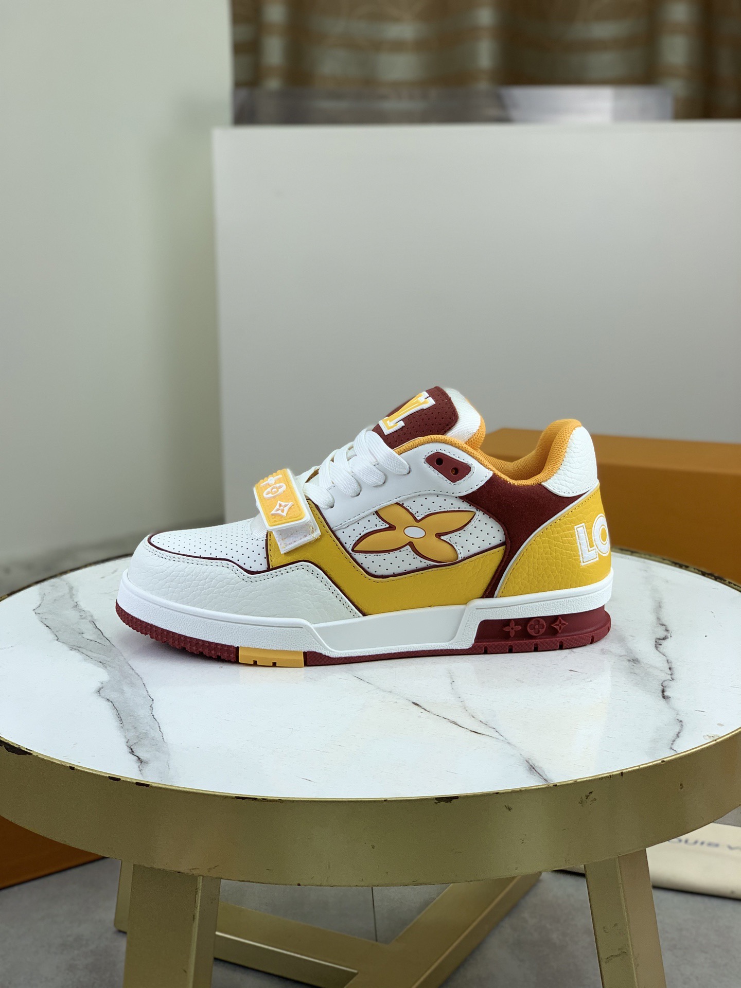 NO:605086,The latest color, the top version [LOUIS VUITTON] (original order), the most popular new LV Louis Vuitton * - the top version of LV classic trendy shoes!  Use imported original lining and original wear-resistant and lightweight TPU outsole!  High quality products!  3 colors available, sizes 35-46, louis vuitton, louis vuitton, louis vuitton19860909最新色 顶级版本【LOUIS VUITTON）（原单）最情侣新款LV路易威登 *——顶级版本 LV经典潮鞋！选用进口原版内里.原版耐磨轻便TPU大底！高品质精品！3款颜色可选,码数35-46,,louis vuitton,louis vuitton,louis vuitton,Men's shoes