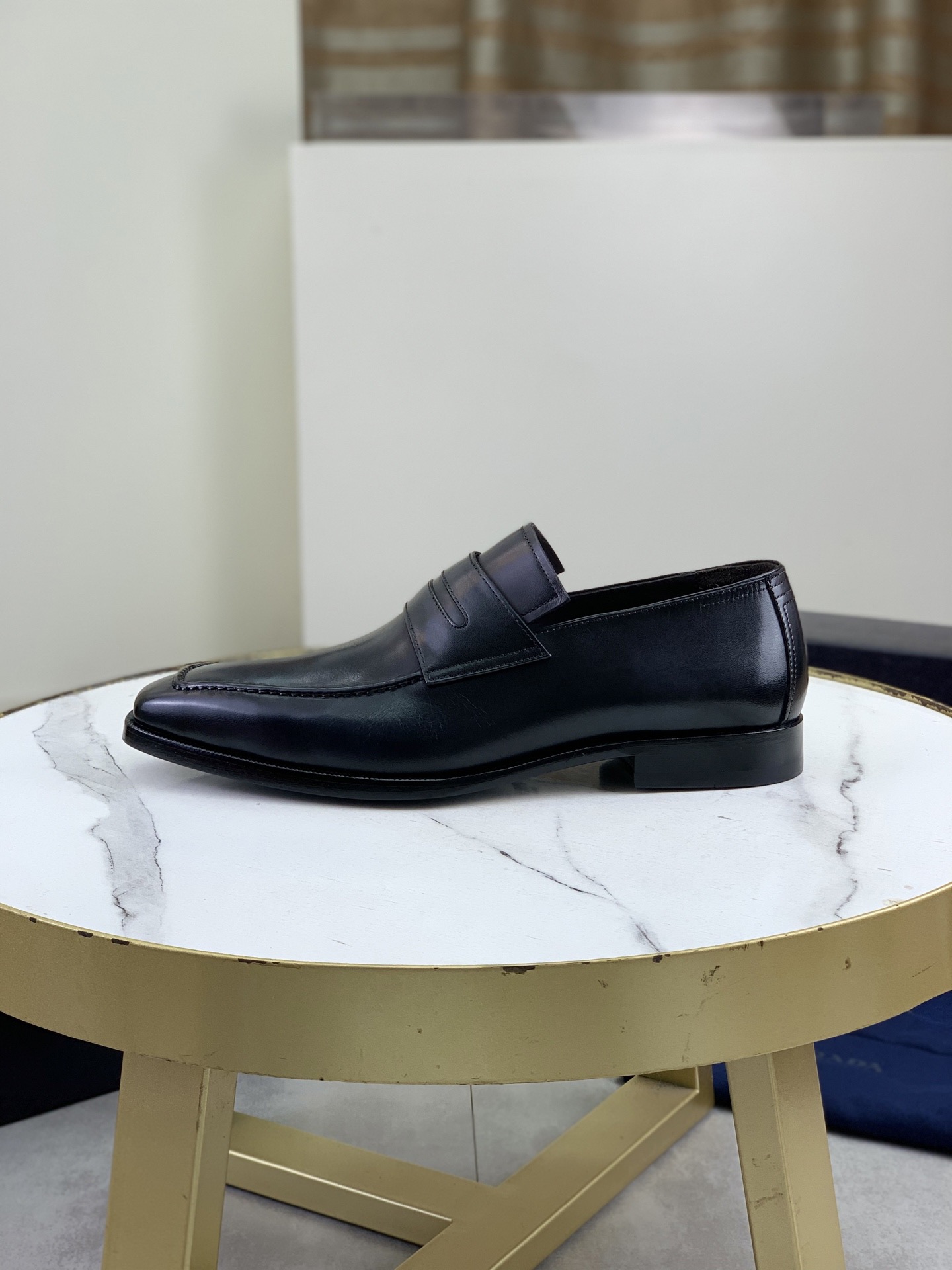 NO:681012,(High-end genuine leather outsole) Original quality, top version  PRADA - Prada. Men's business casual leather shoes, top quality cow leather. 1:1 shipment, luxurious and noble, all made of imported original color-changed cowhide, just to create a more comfortable wearing experience. The upper is original and comfortable, selected high-end color-changing calfskin, top imported water-dyed full cow lining, the original light and comfortable high-grade genuine leather outsole size 39-45 (38 can be customized), prada, cowhide, Leather soles19860909（高级真皮大底）原单品质,顶级版本 ＰＲＡＤＡ——普拉达.男士商务休闲皮鞋,顶级牛货.1:1出货奢华尊贵全部采用进口原版改色牛皮,只为打造更为舒适的穿着体验,鞋面原版舒适精选高端改色小牛皮顶级进口水染全牛里,原版轻便舒适高级真皮大底码数39-45（38可以定做）,,prada,cowhide,Leather soles,Men's shoes