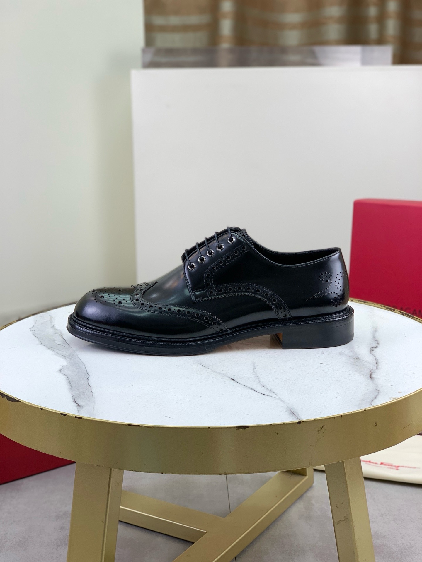 NO:680956,Top quality (genuine leather outsole series) [Salvatore Ferragamo] Ferragamo business leather shoes, 1:1 top purchasing quality, imported selected original calfskin for the uppers, imported original water-dyed cowhide for the inner feet, imported original custom-made Italian handmade genuine leather outsole, code number 39-45 (38 46 can be customized),, louis vuitton, ferragamo, ferragamo, cowhide, Leather soles19860909顶级品质（真皮大底系列）【Salvatore Ferragamo】菲拉格慕商务皮鞋,1:1顶级代购品质,鞋面进口精选原版小牛皮,内里垫脚均用进口原版水染牛皮,进口原版订制意大利手工真皮大底,码数39-45（38 46可以定做）,,louis vuitton,ferragamo,ferragamo,cowhide,Leather soles,Men's shoes