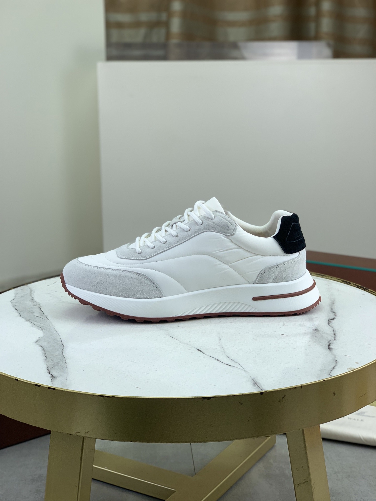 NO:704605,Top version of Loro Piana. Top genuine grade. Purchase the original 1:1 copy. Founded the existing Loro Piana company on August 24, 2019. The family business is now in its sixth generation, providing top quality products to customers who are discerning in taste and quality. Imported original fabric, made of plain calfskin lining. Hand-stitched thread with cowhide feet. Original 1:1 hollow outsole, original packaging. Code number 39-45 (38 46 47)  Customized),,loro piana,cowhide19860909顶级版本 Loro Piana 顶级正品级购买原版1:1复制 于194月24日一手创立现有的Loro Piana公司.家族经营至今已是第六代,为讲求品味及对质量有要求的顾客提供上等的优质商品 进口原版面料 ,内里平纹小牛皮制成 手工缝制线配牛皮垫脚 原版1:1镂空大底、原版包装 码数39-45（38 46 47 定做）,,loro piana,cowhide,Men's shoes